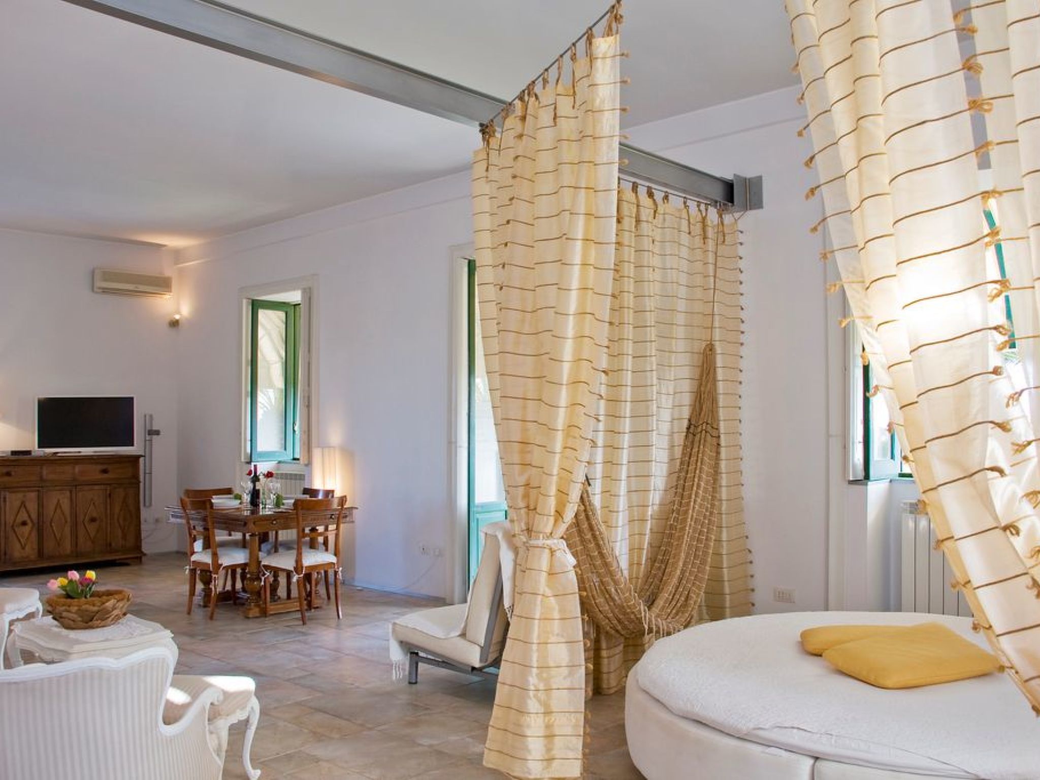 Für 4 Personen und 1 Kind in Syrakus, Sizilien (Ostküste von Sizilien)-Image-tags.info