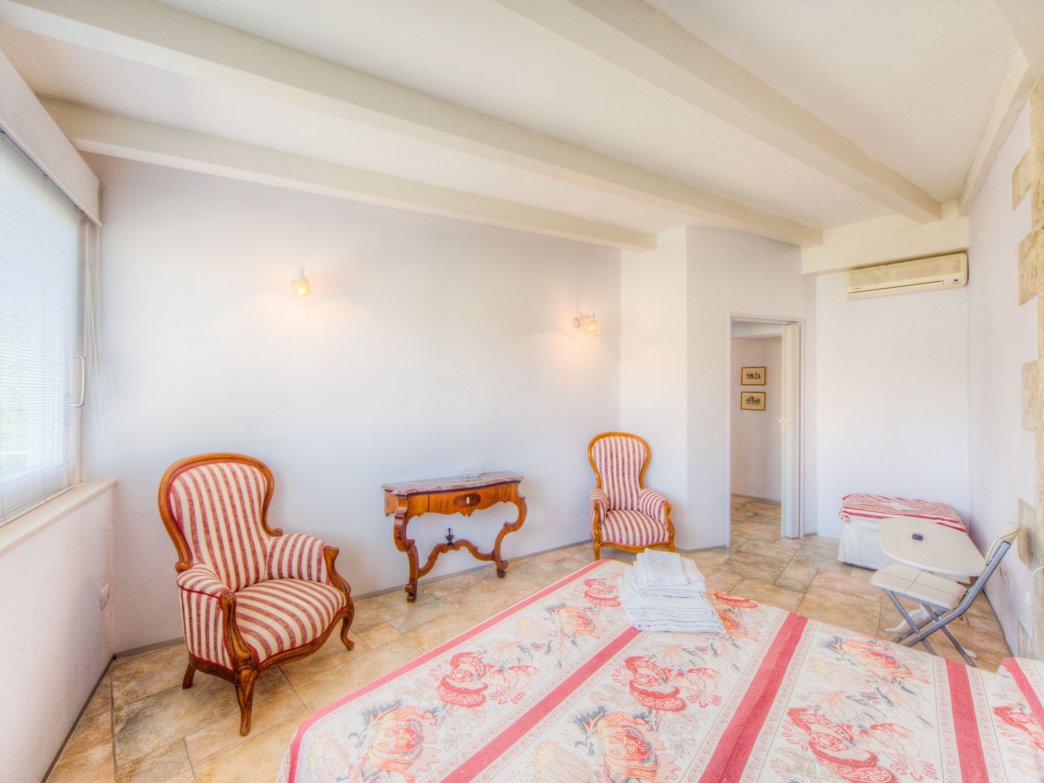 Für 4 Personen und 1 Kind in Syrakus, Sizilien (Ostküste von Sizilien)-Image-tags.info