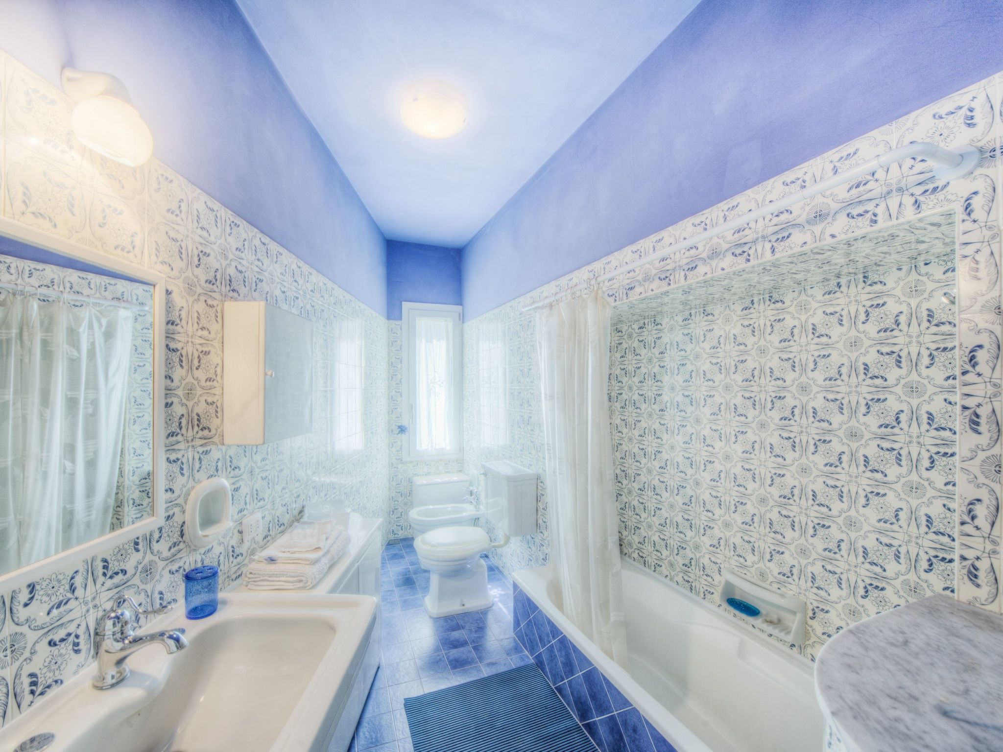 Für 4 Personen und 1 Kind in Syrakus, Sizilien (Ostküste von Sizilien)-Image-tags.info