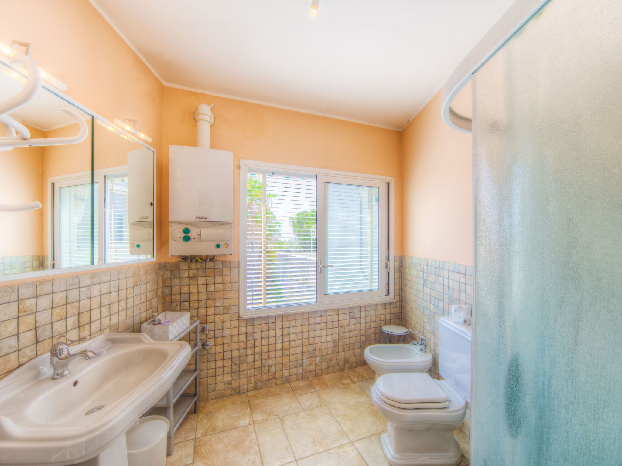 Für 4 Personen und 1 Kind in Syrakus, Sizilien (Ostküste von Sizilien)-Image-tags.info