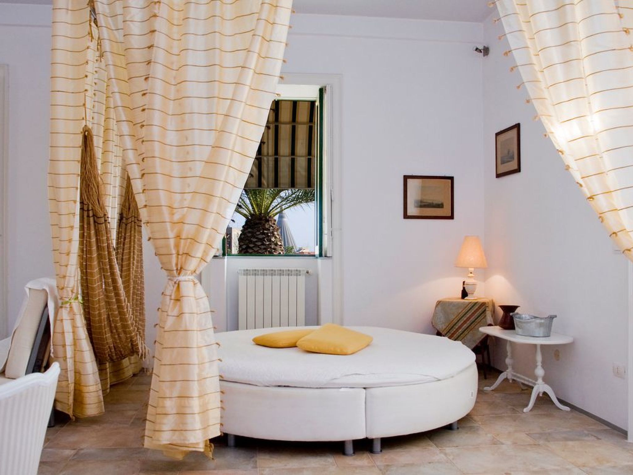 Für 4 Personen und 1 Kind in Syrakus, Sizilien (Ostküste von Sizilien)-Image-tags.info