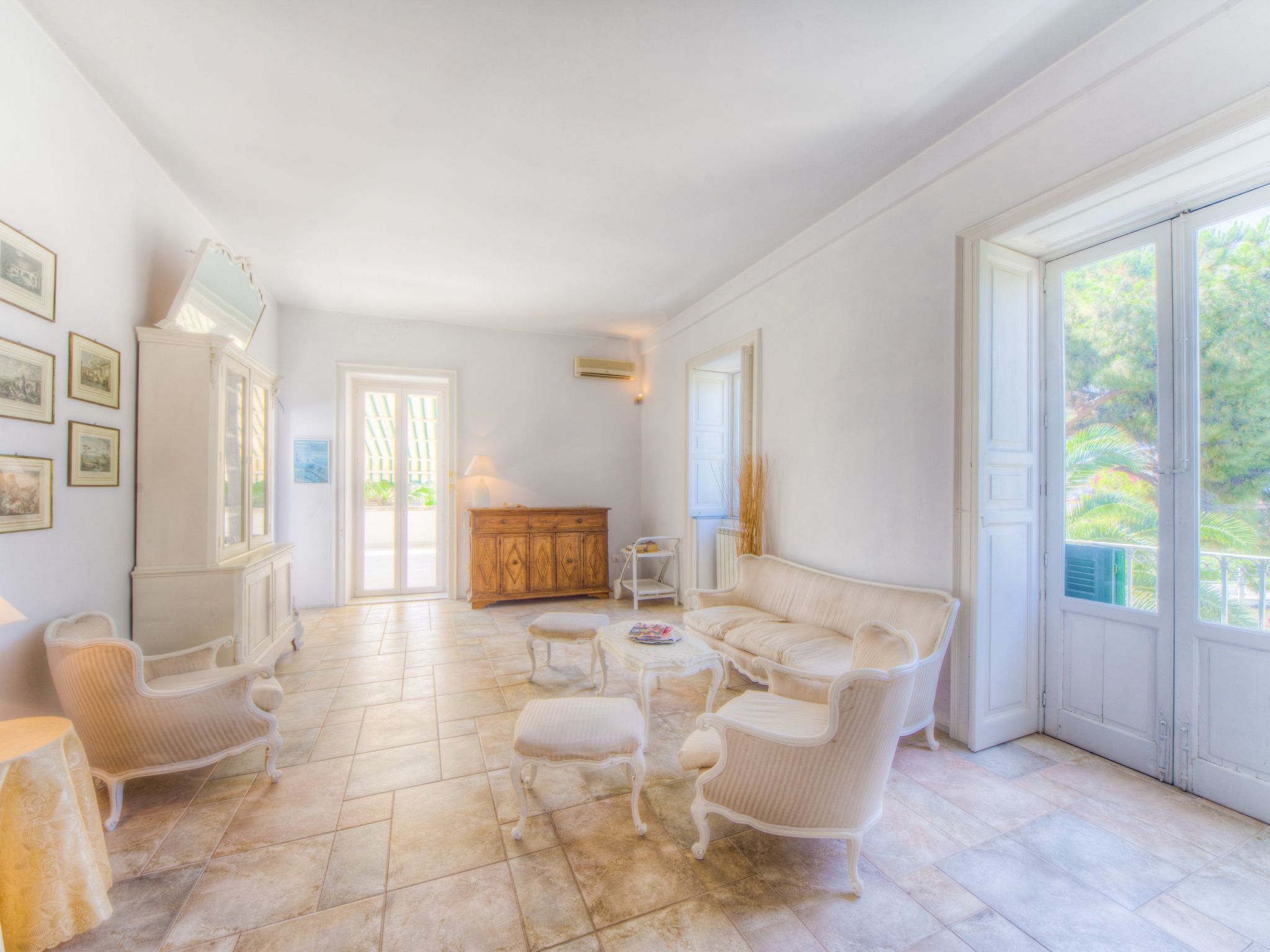 Für 4 Personen und 1 Kind in Syrakus, Sizilien (Ostküste von Sizilien)-Image-tags.info