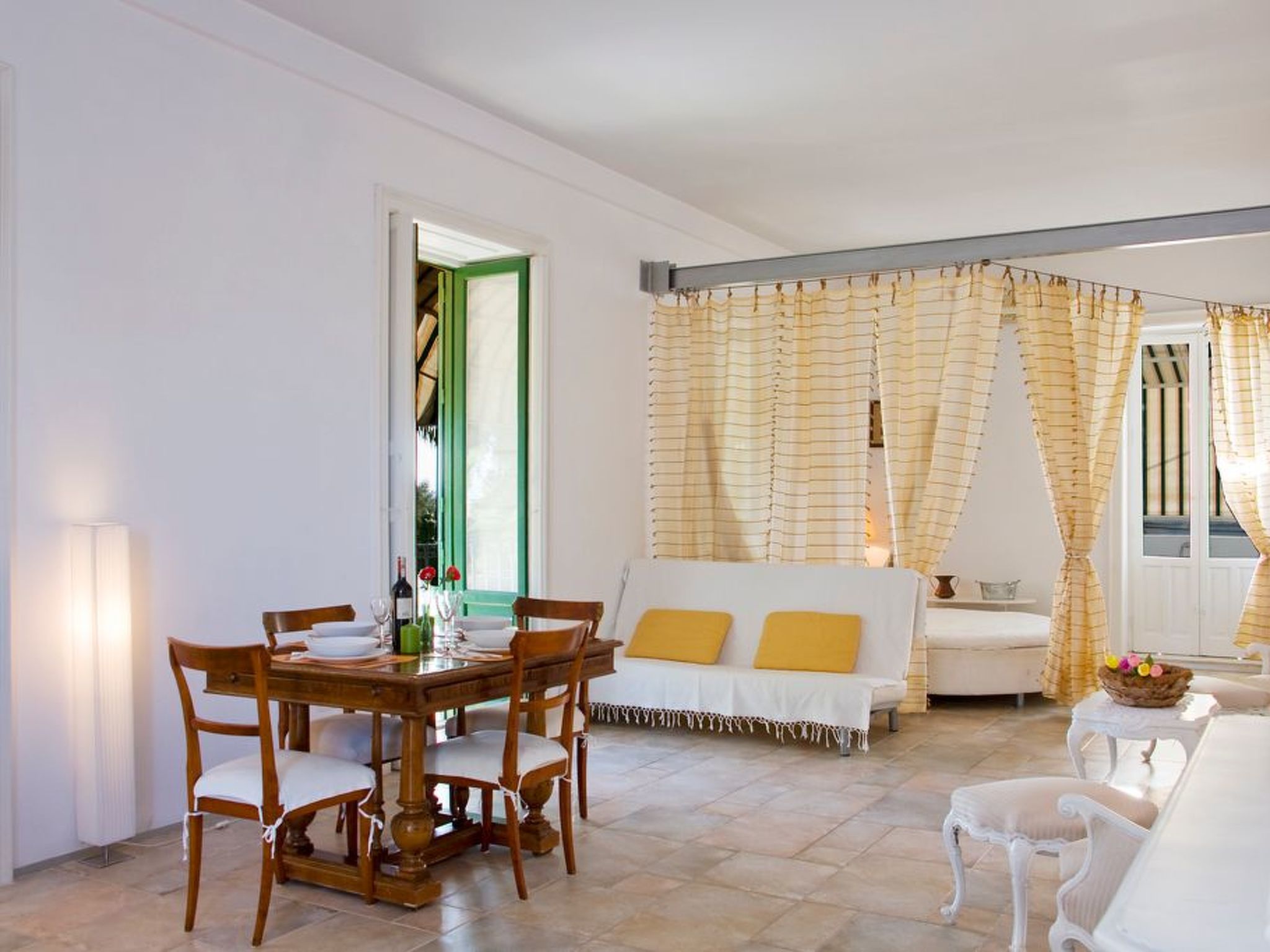 Für 4 Personen und 1 Kind in Syrakus, Sizilien (Ostküste von Sizilien)-Image-tags.info