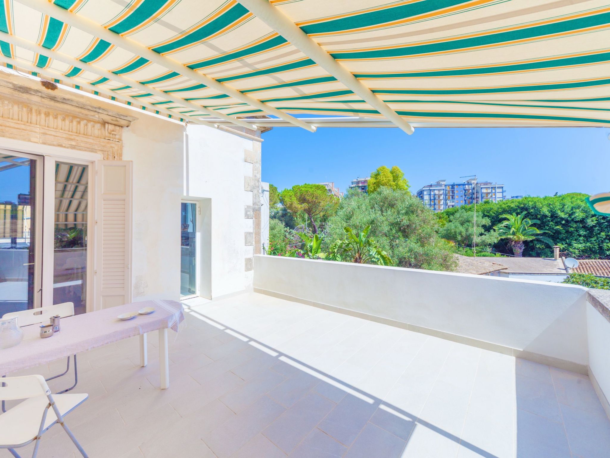 Für 4 Personen und 1 Kind in Syrakus, Sizilien (Ostküste von Sizilien)-Image-tags.info