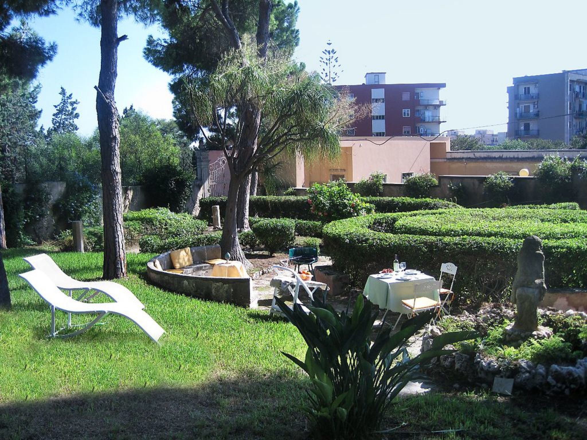 Für 4 Personen und 1 Kind in Syrakus, Sizilien (Ostküste von Sizilien)-Image-tags.info