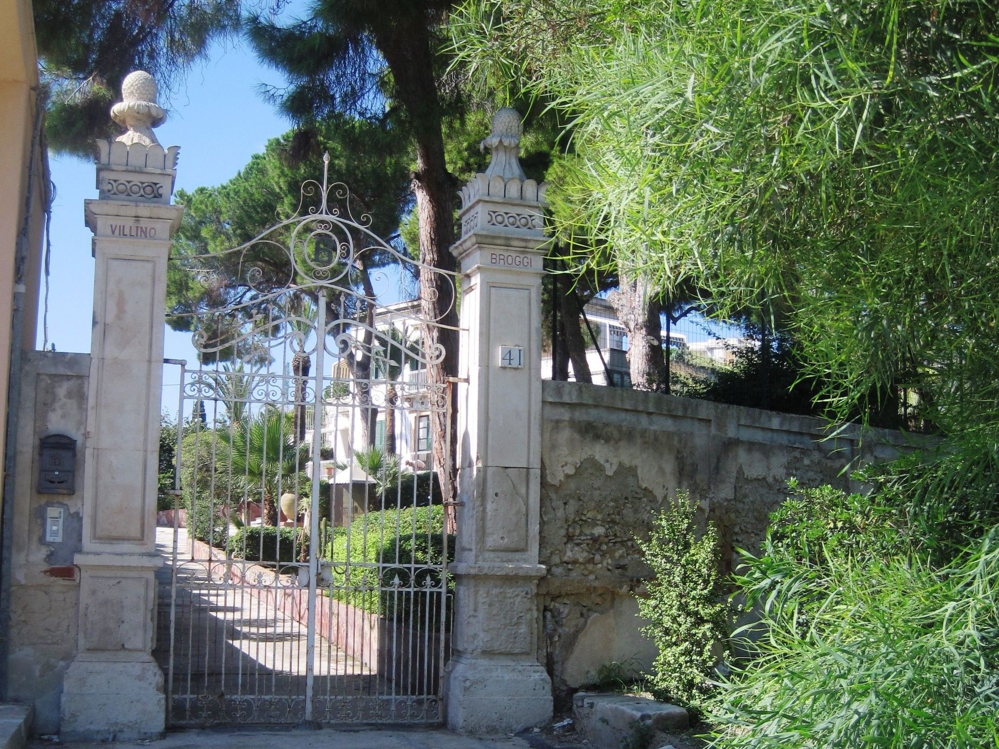 Für 4 Personen und 1 Kind in Syrakus, Sizilien (Ostküste von Sizilien)-Image-tags.info