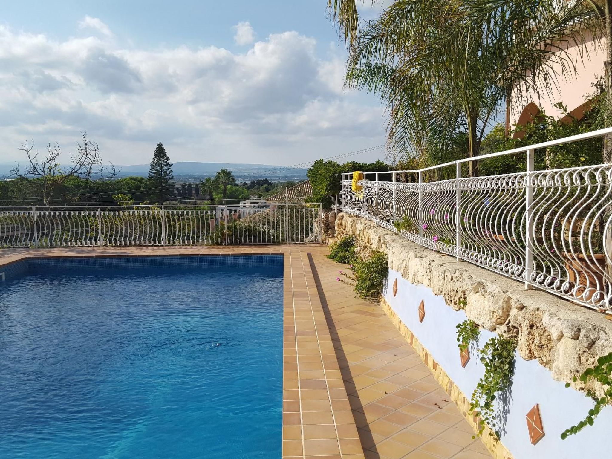 SUPERIOR-WOHNUNG MIT POOL IN SYRAKUS - Draußen