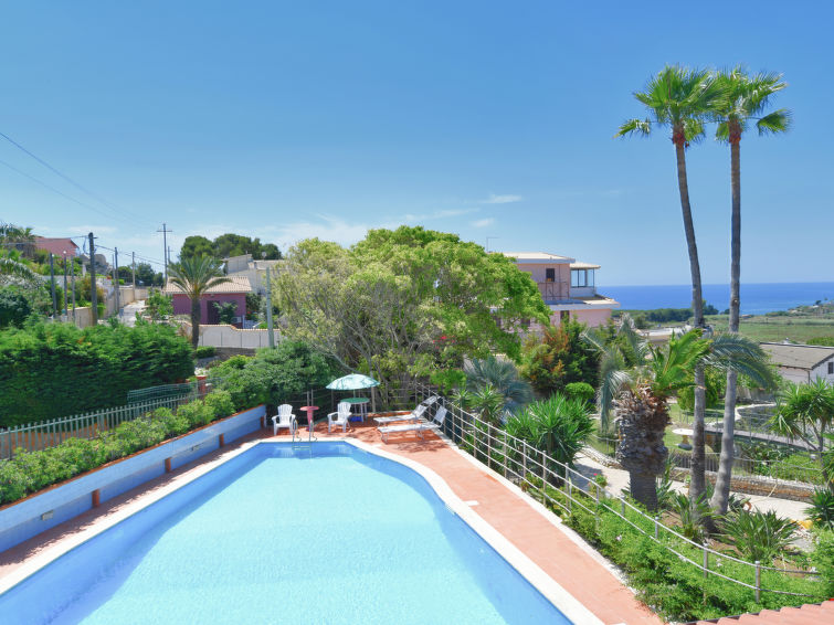 Op 700 m van zee: Ruime villa in Siracusa met privézwembad in Siracusa