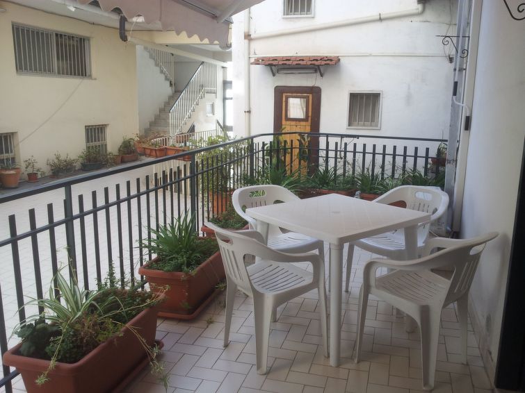Gemütliche Wohnung In Borgo-sanzio Mit Privatparkplatz - Catania