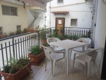 Gemütliche Wohnung in Borgo-Sanzio mit Privatparkplatz