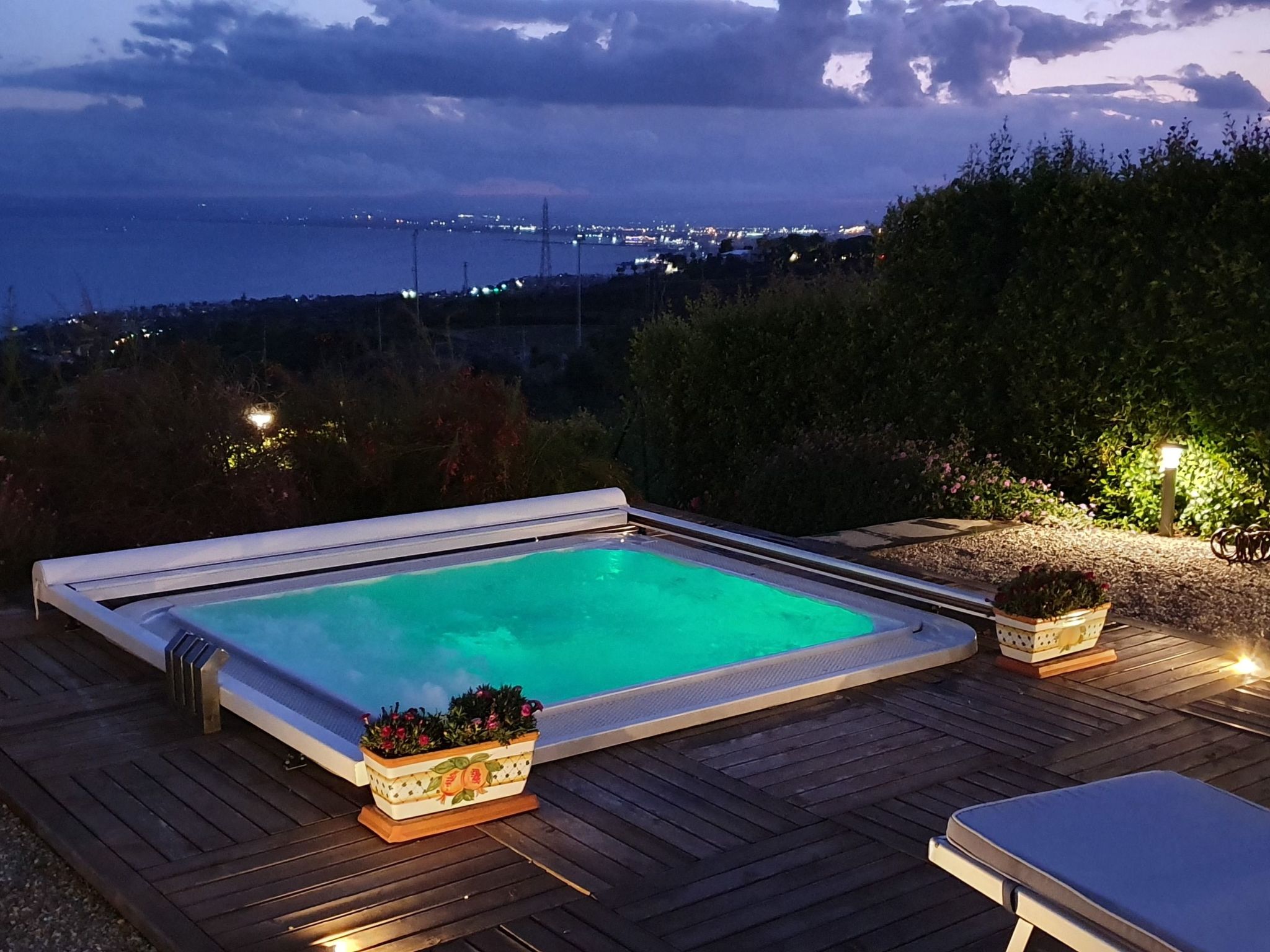 Zyklopenhaus. Erstaunliche Aussicht und privates Mini-Spa-Binnen