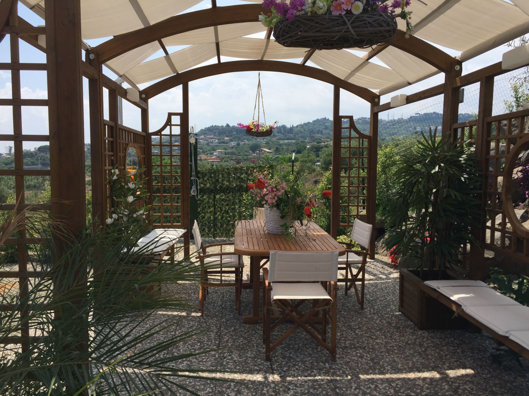 Zyklopenhaus. Erstaunliche Aussicht und privates Mini-Spa-Binnen