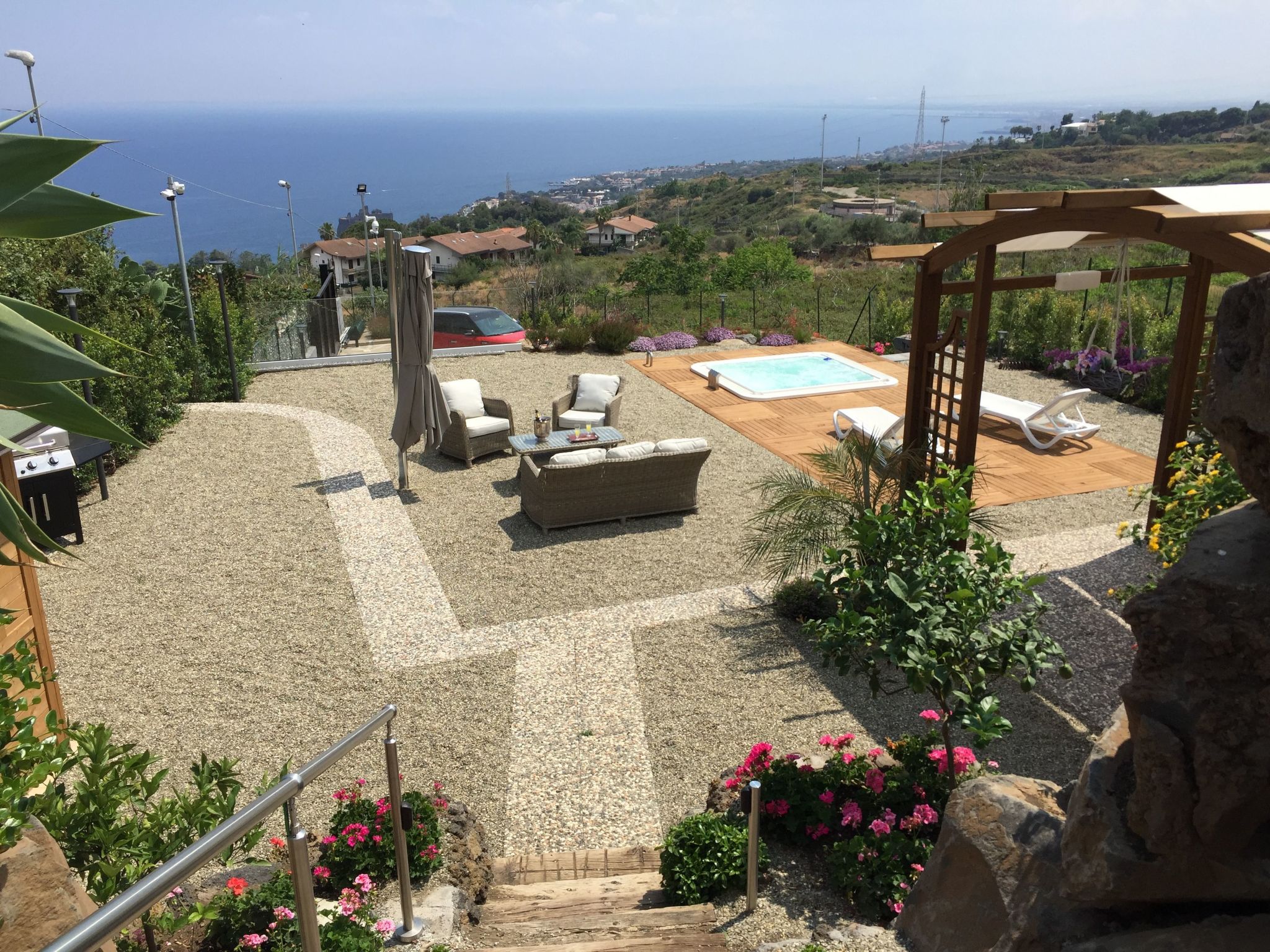 Zyklopenhaus. Erstaunliche Aussicht und privates Mini-Spa-Binnen