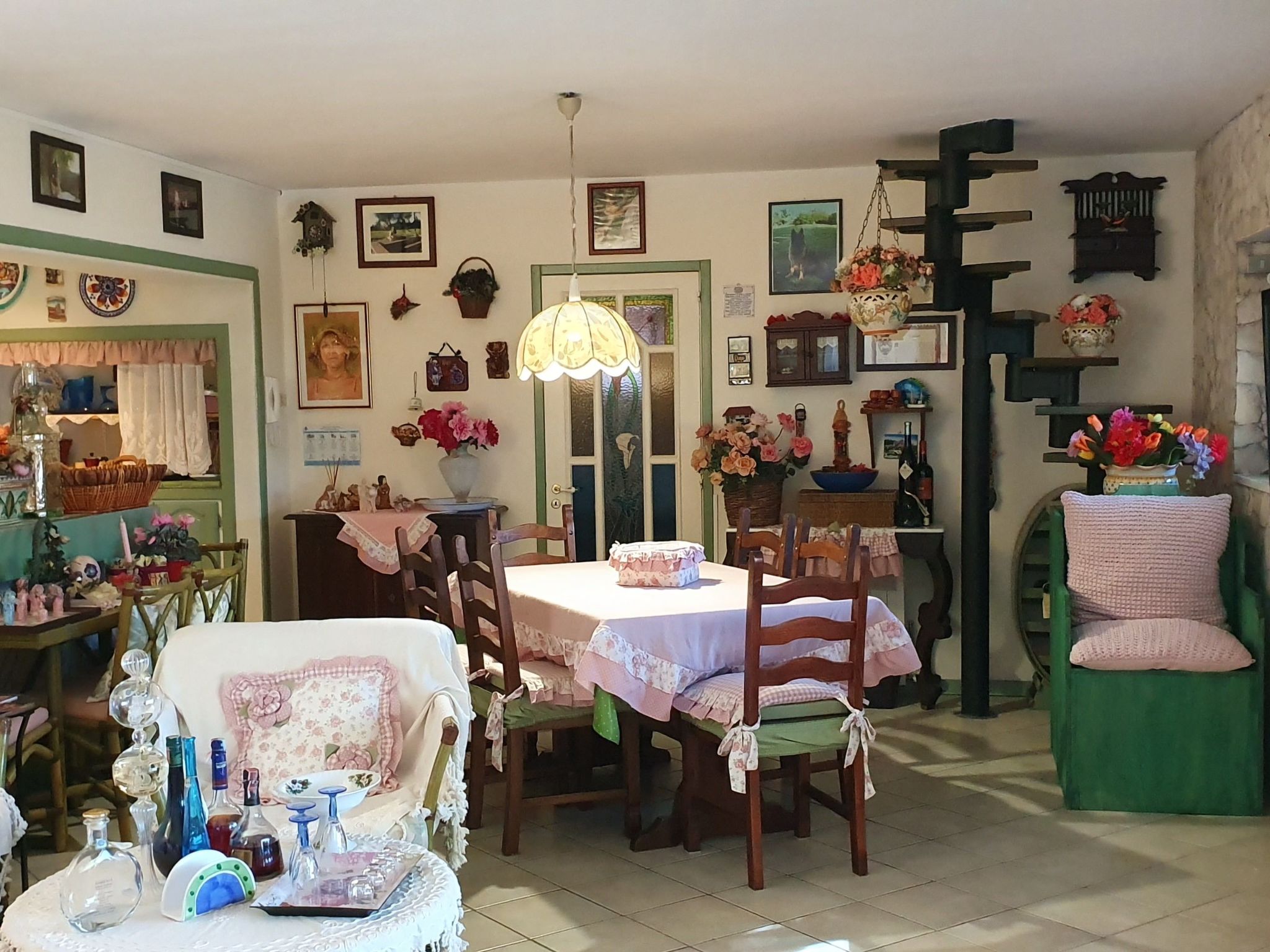 Zyklopenhaus. Erstaunliche Aussicht und privates Mini-Spa-Binnen