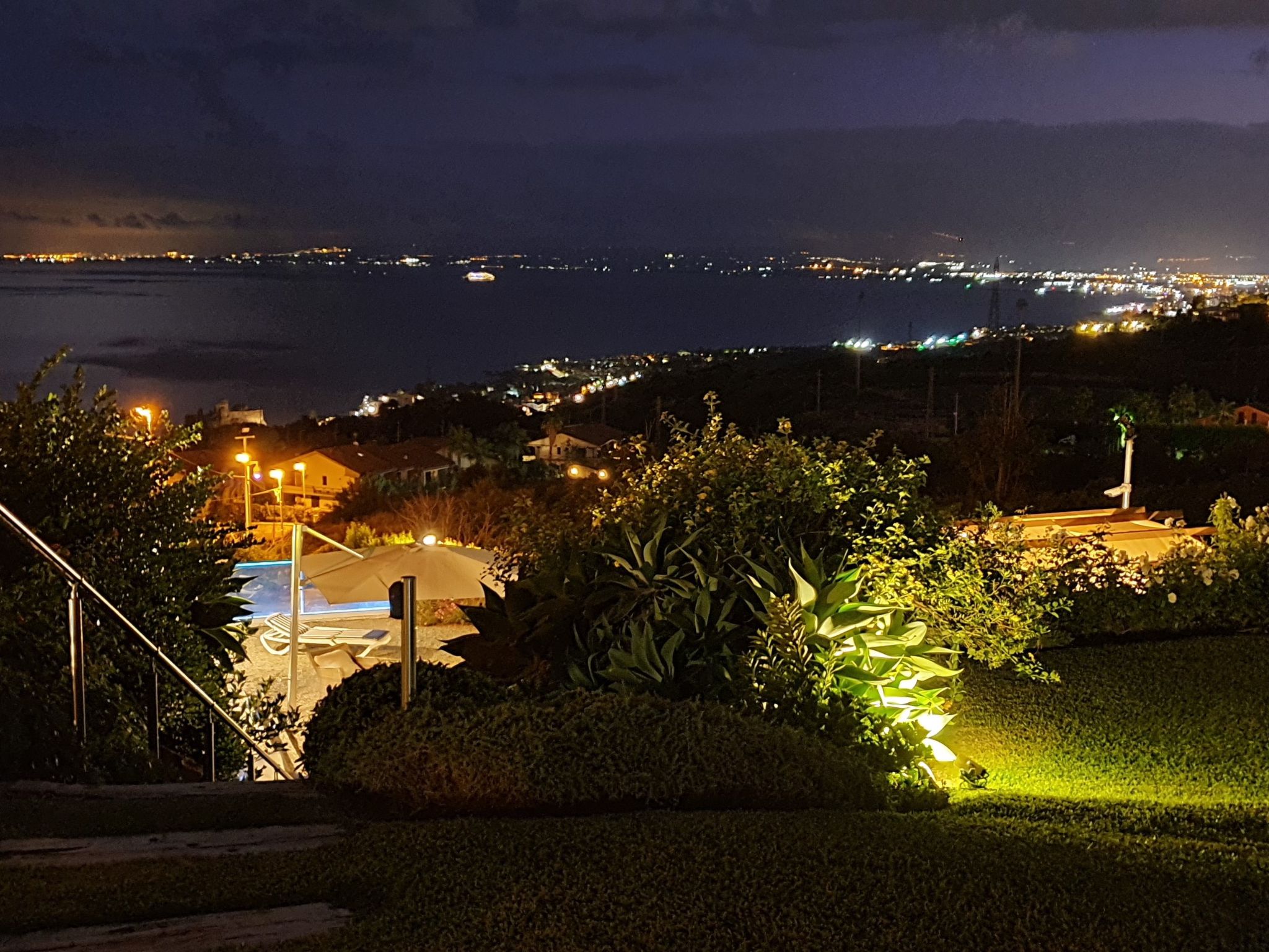 Zyklopenhaus. Erstaunliche Aussicht und privates Mini-Spa-Binnen
