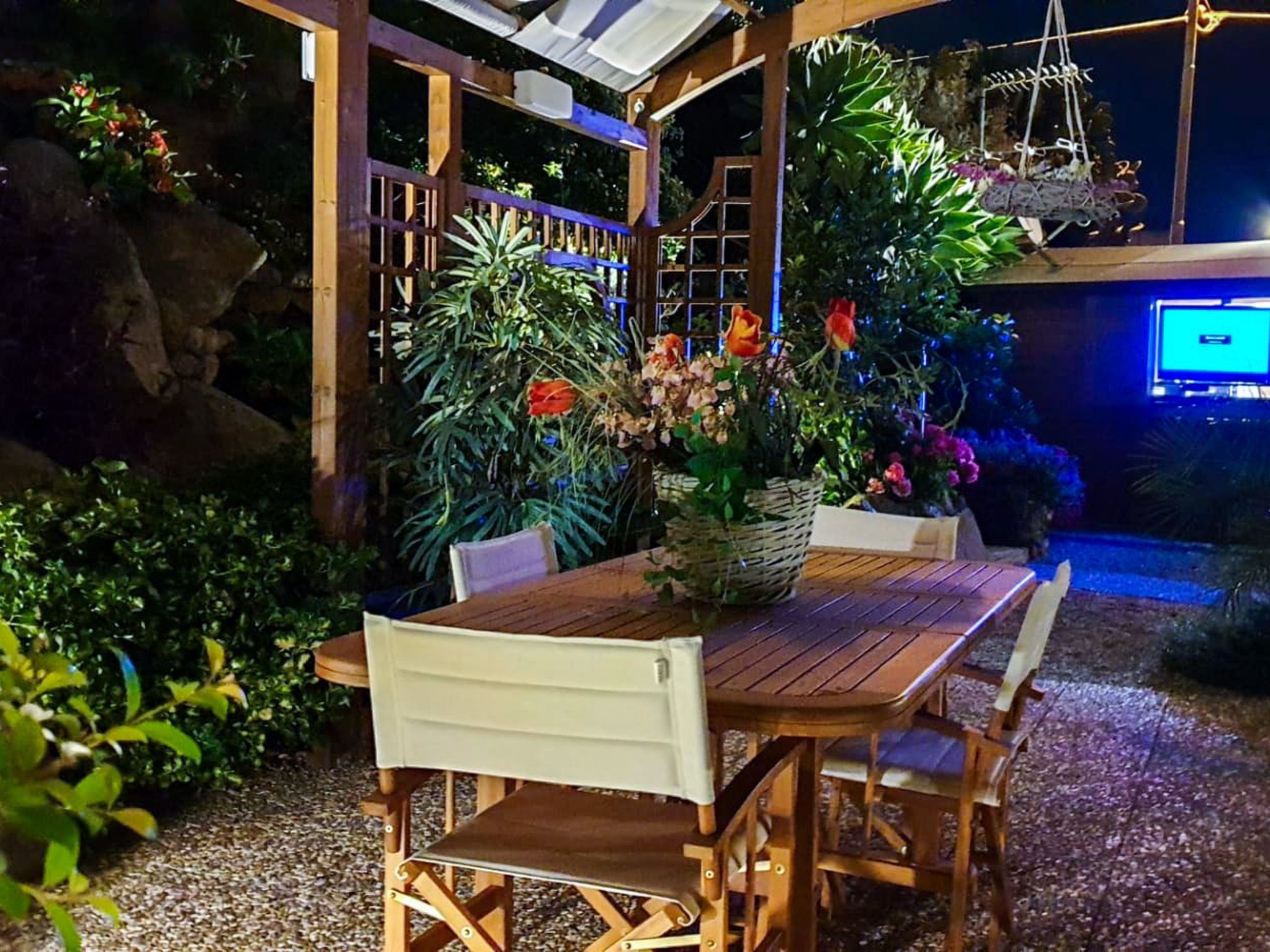 Zyklopenhaus. Erstaunliche Aussicht und privates Mini-Spa-Binnen