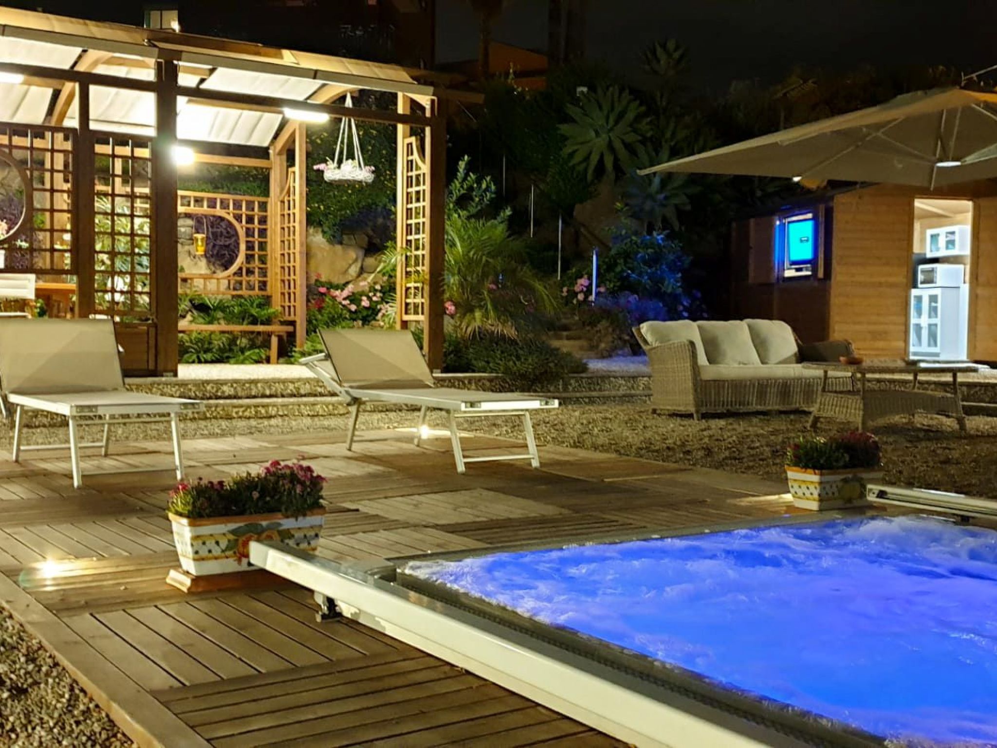 Zyklopenhaus. Erstaunliche Aussicht und privates Mini-Spa-Binnen