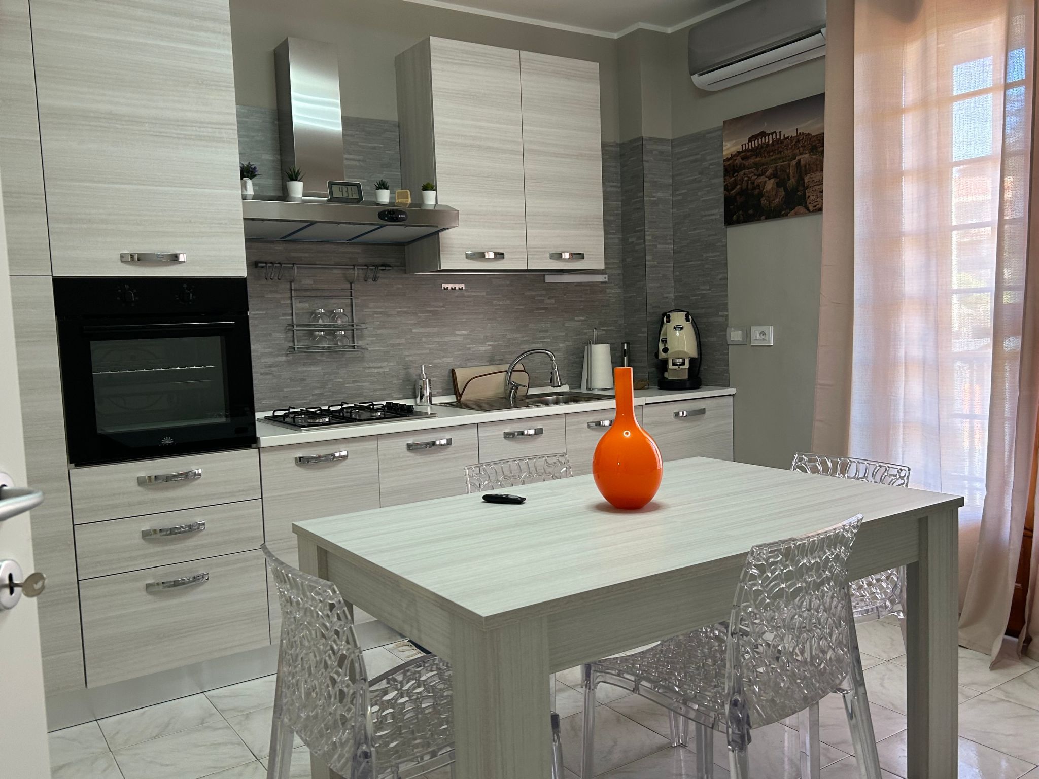Discover the charm of Aci Castello by staying in this residential flat, perfect for up to 4 people. Conveniently located, this accommodation is ideal for those wishing to explore the coastline, Catani..