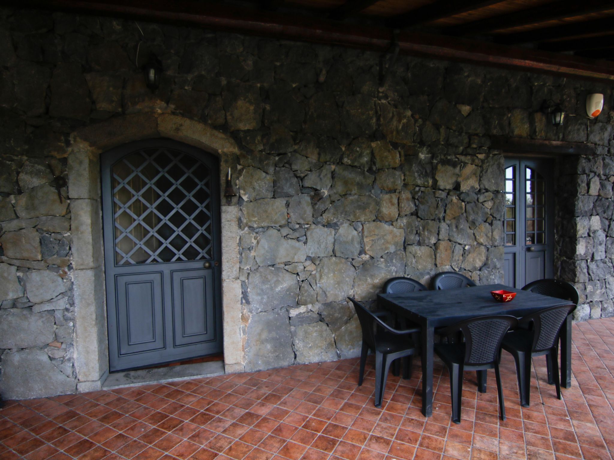 DER RUSTIKALE POZZILLO-Buiten