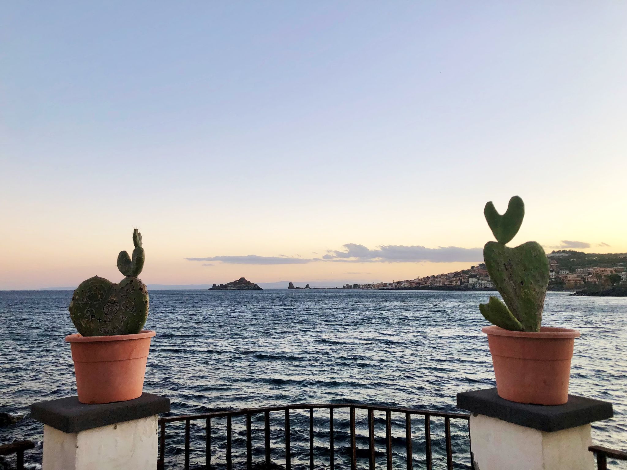 Nette Wohnung in Acireale mit Terrasse und Pool