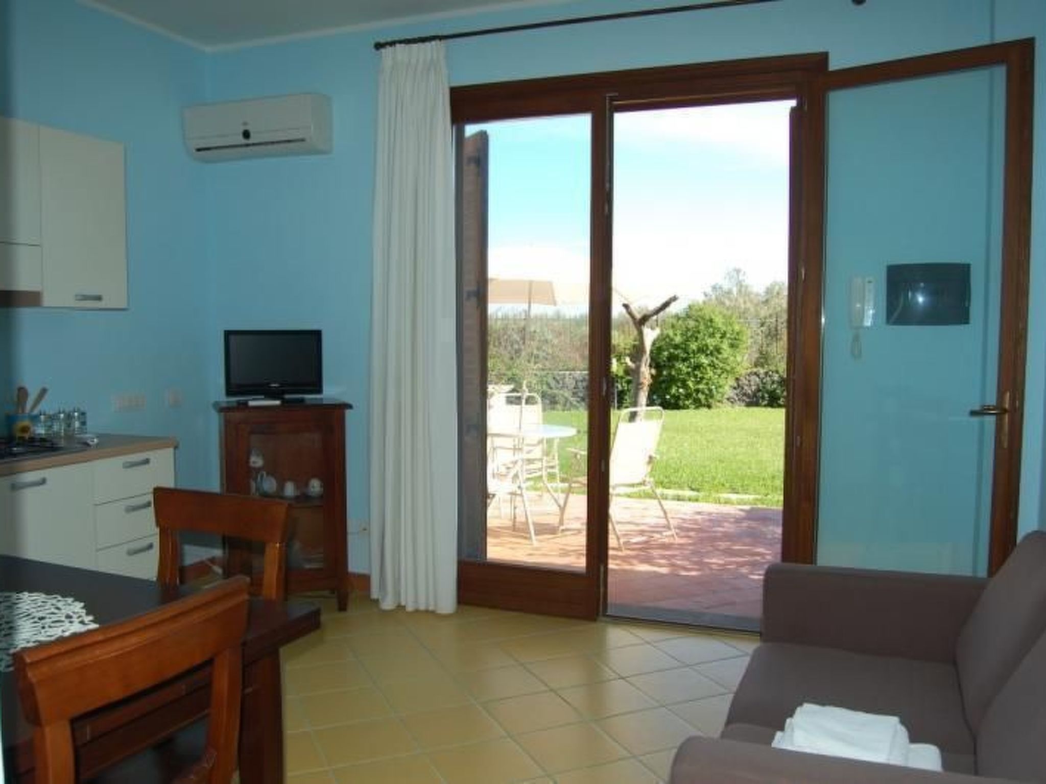 Zweizimmerwohnung 1 mit Terrasse, Gemeinschaftspool-Binnen