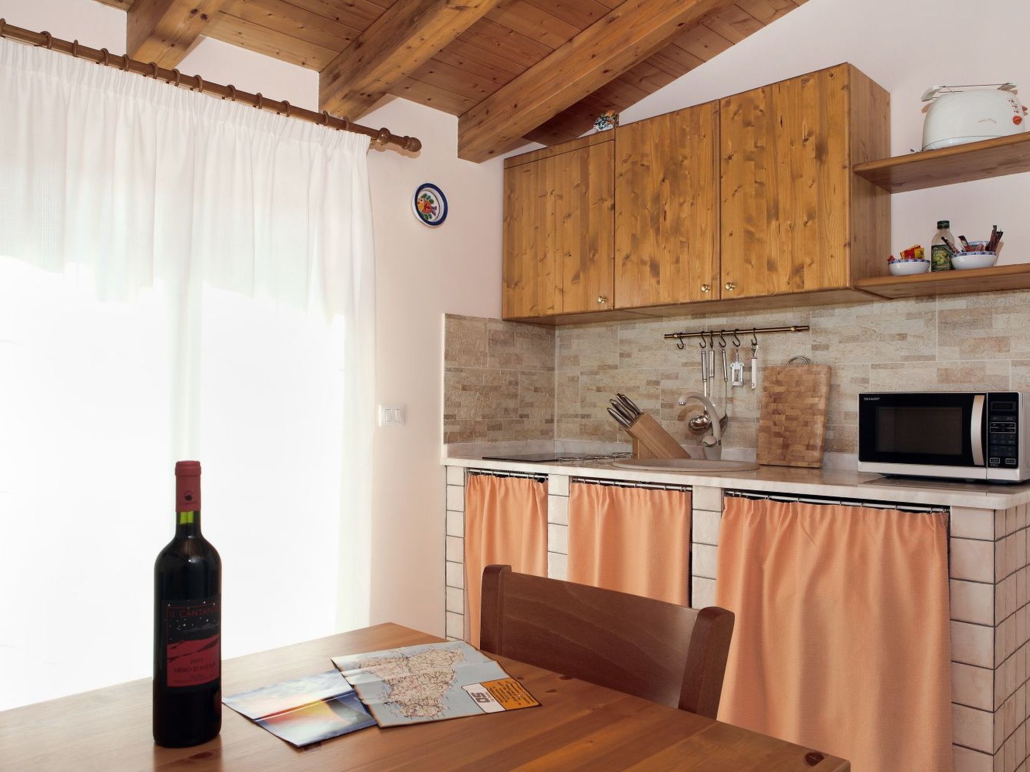 Wunderschöne Ferienwohnung in Stazzo mit Privatem Parkplatz - Drinnen