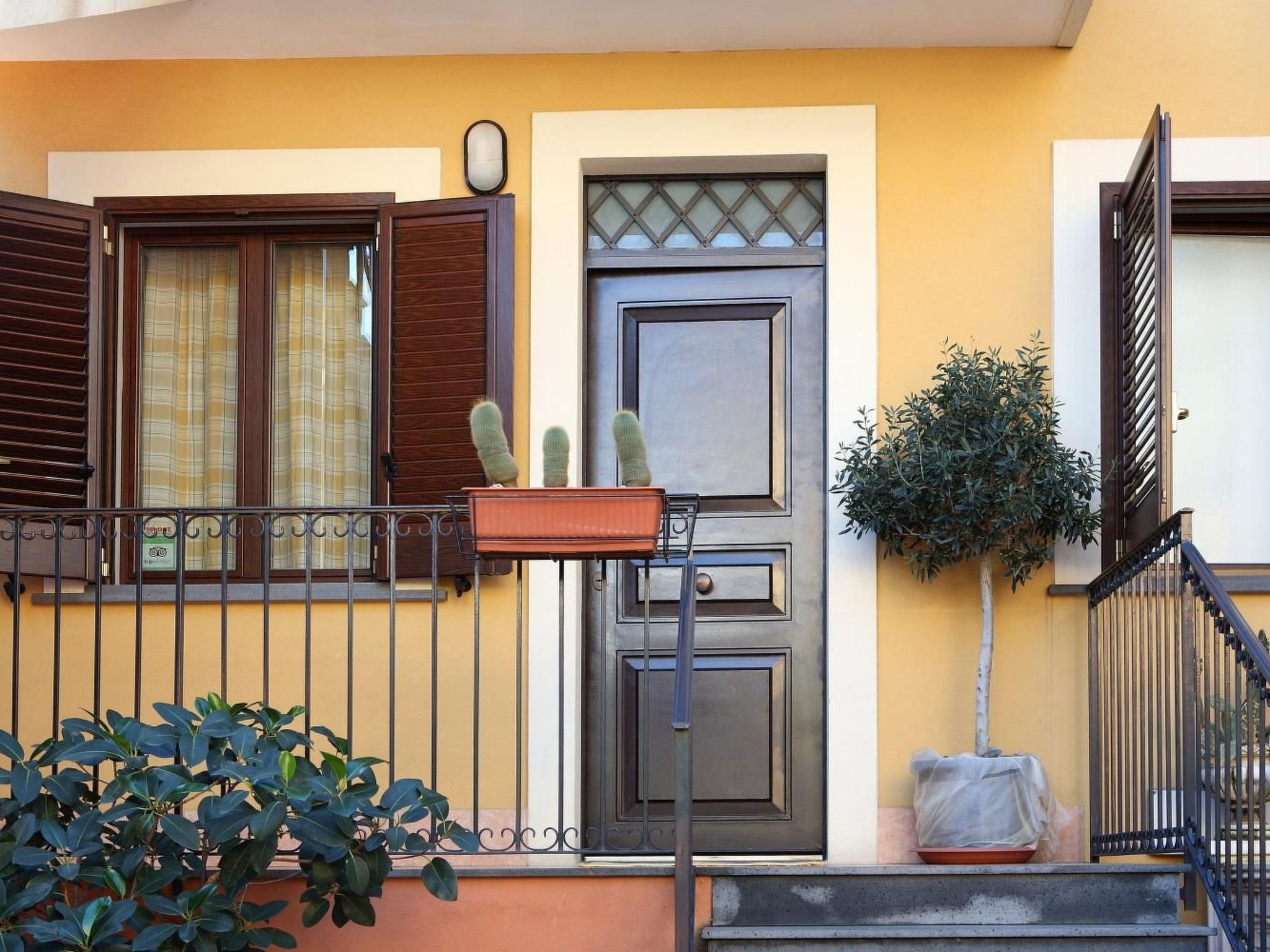 Wunderschöne Ferienwohnung in Stazzo mit Privatem Parkplatz - Draußen