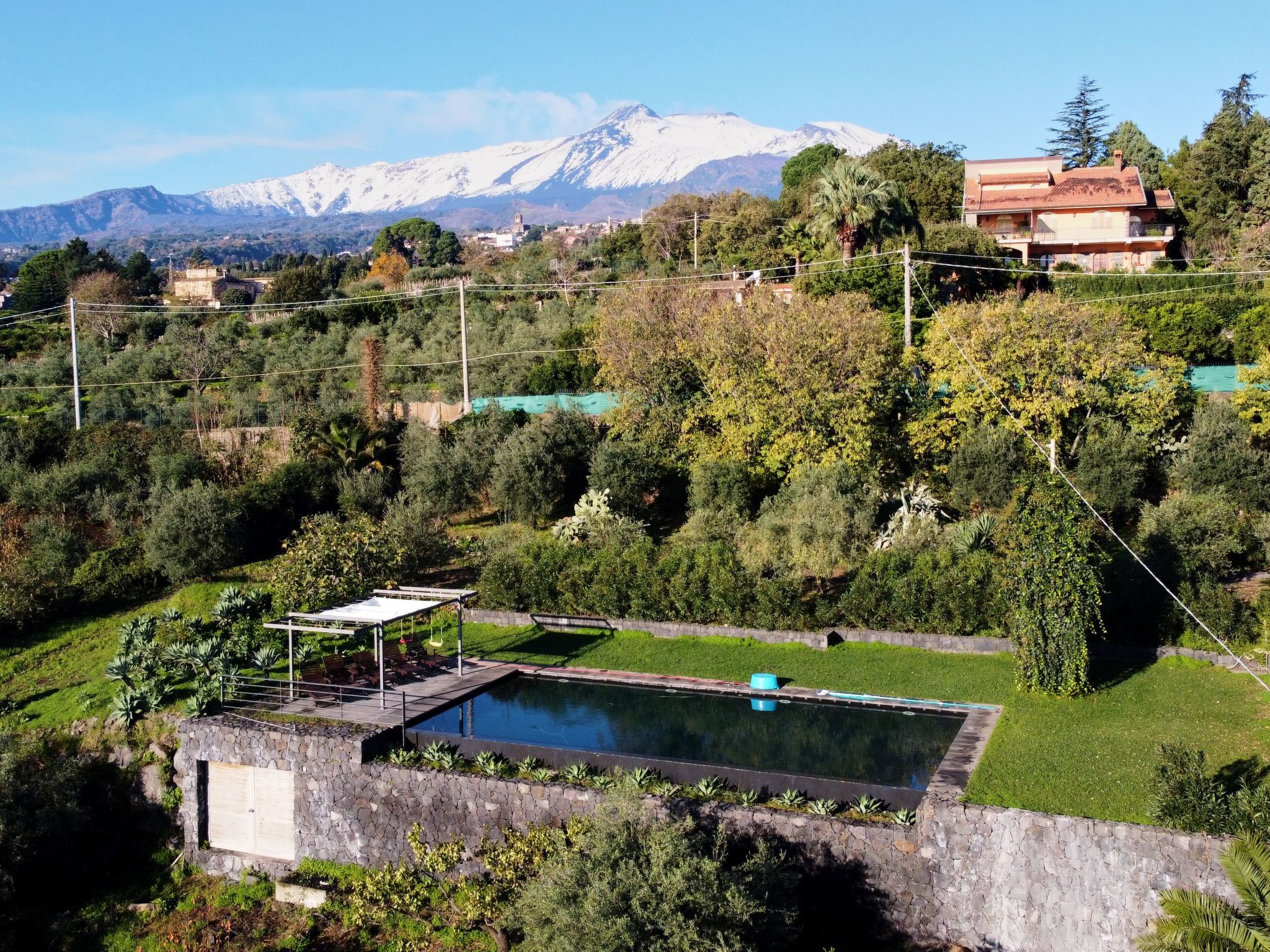 Mit Pool Infinity-Binnen