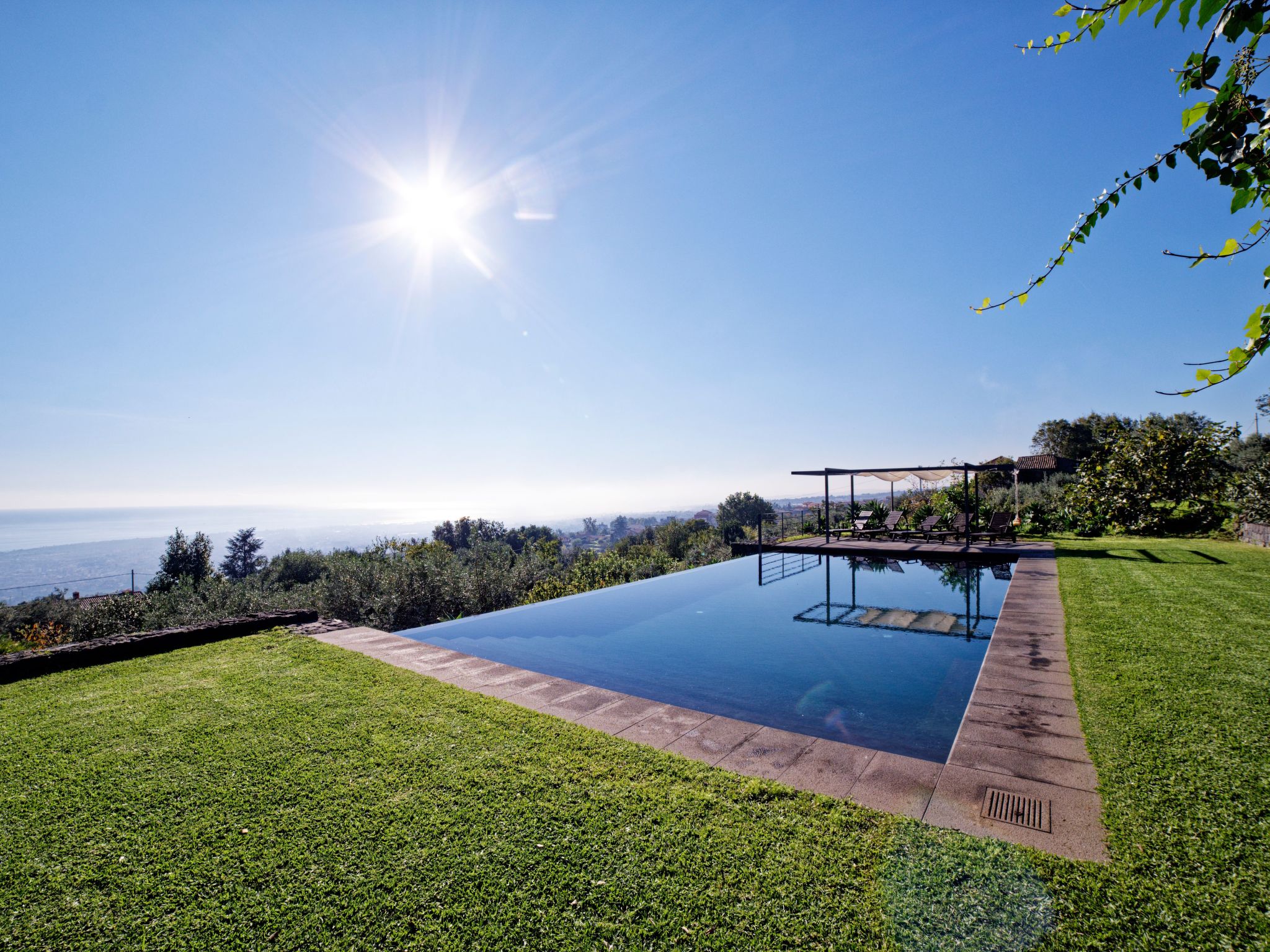 Mit Pool Infinity-Binnen