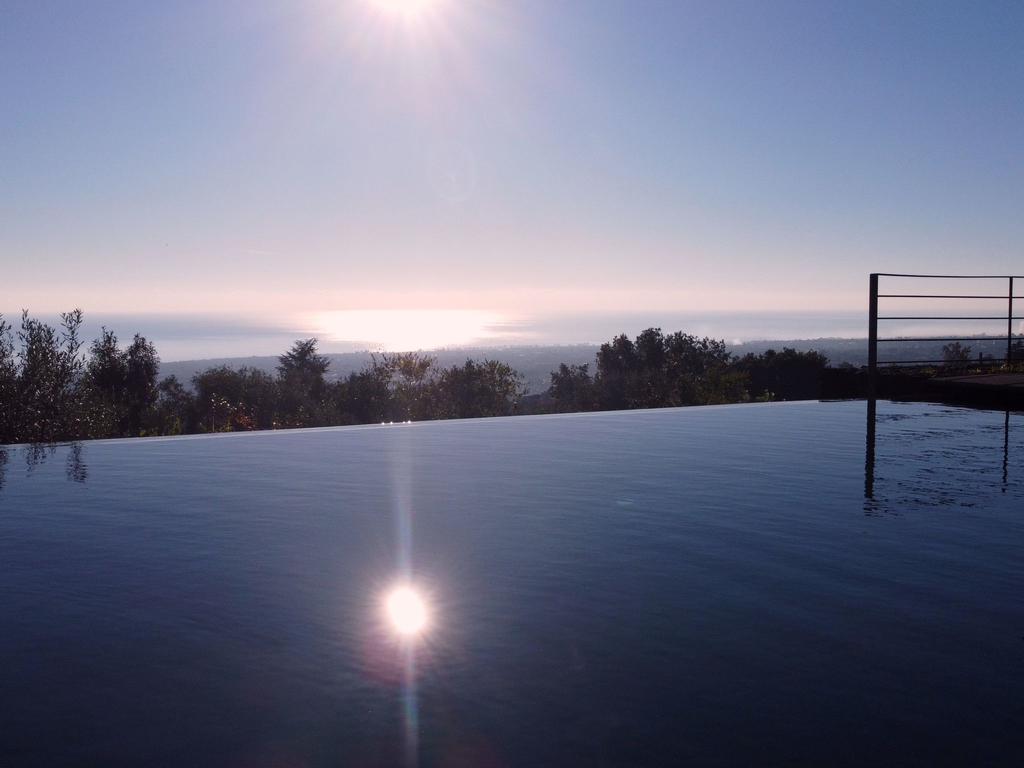 Mit Pool Infinity-Binnen