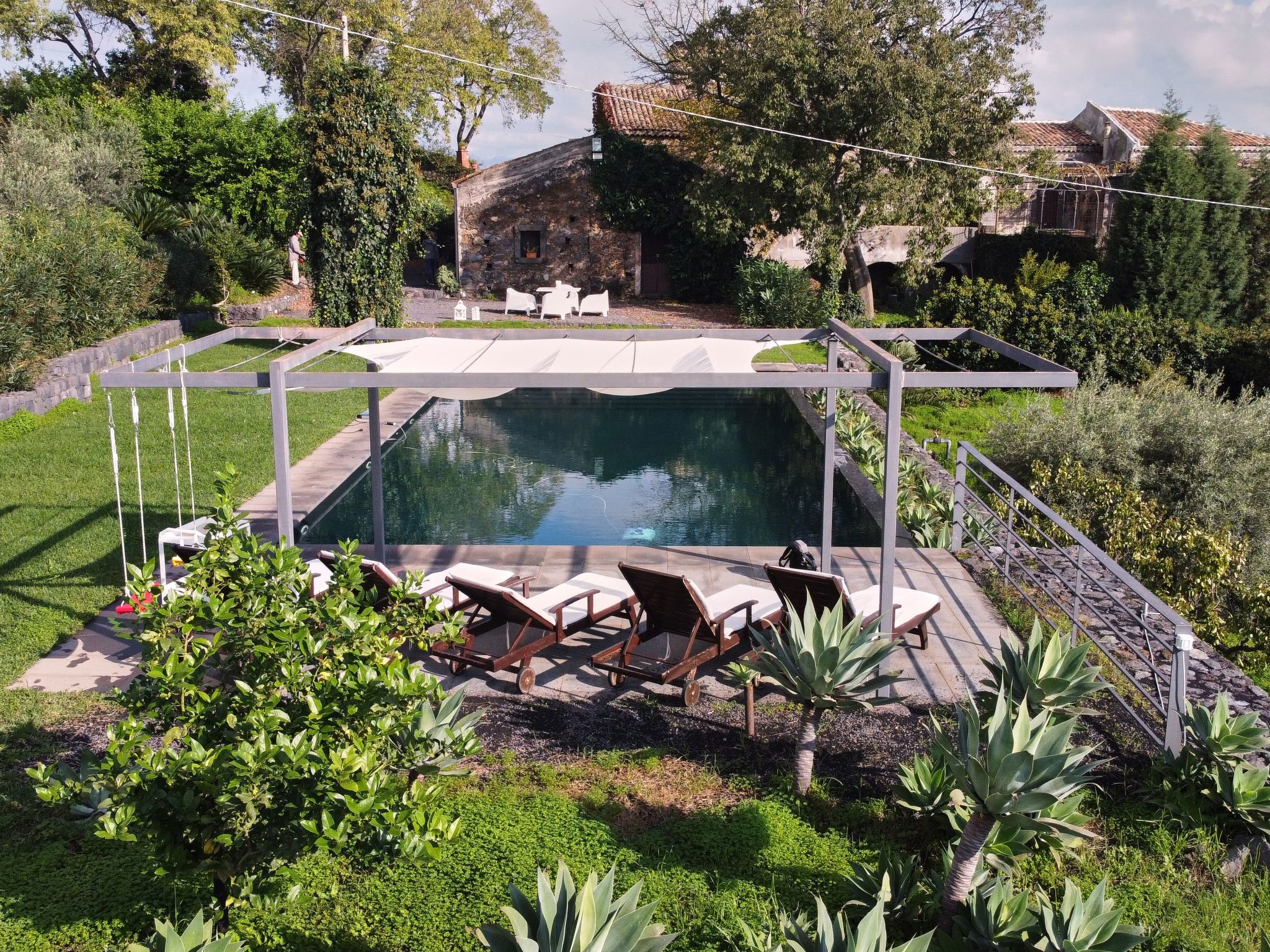 Mit Pool Infinity-Binnen