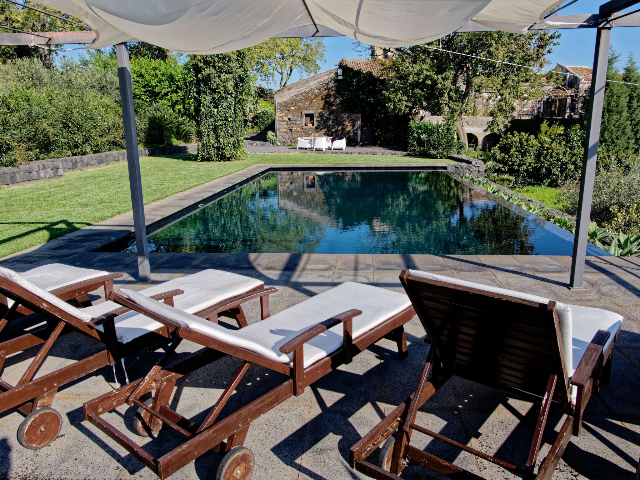 Mit Pool Infinity-Binnen