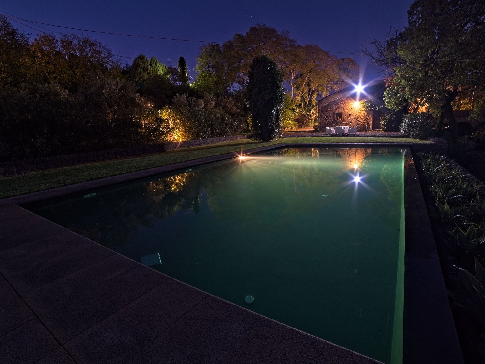 Mit Pool Infinity-Binnen