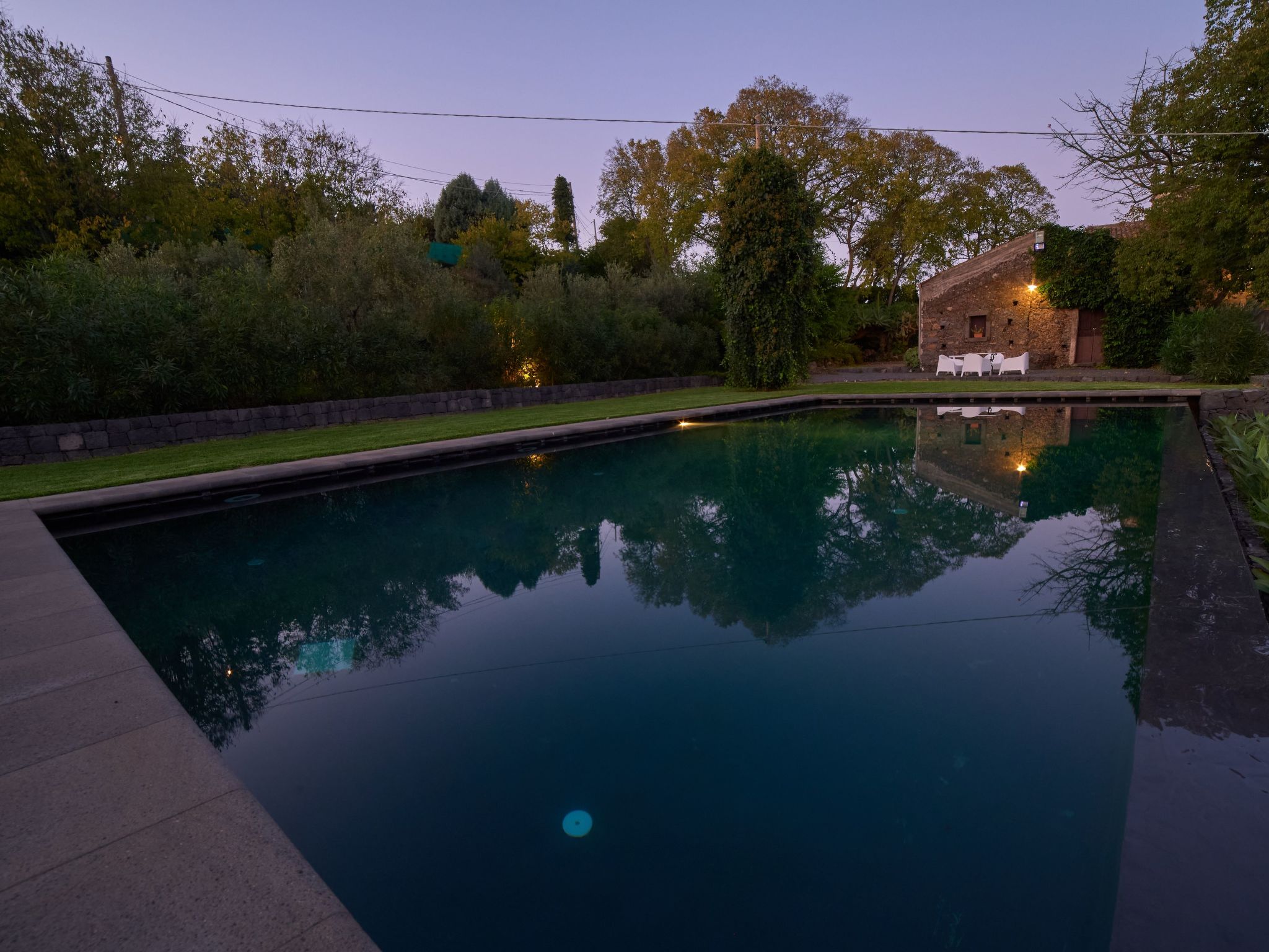 Mit Pool Infinity-Binnen