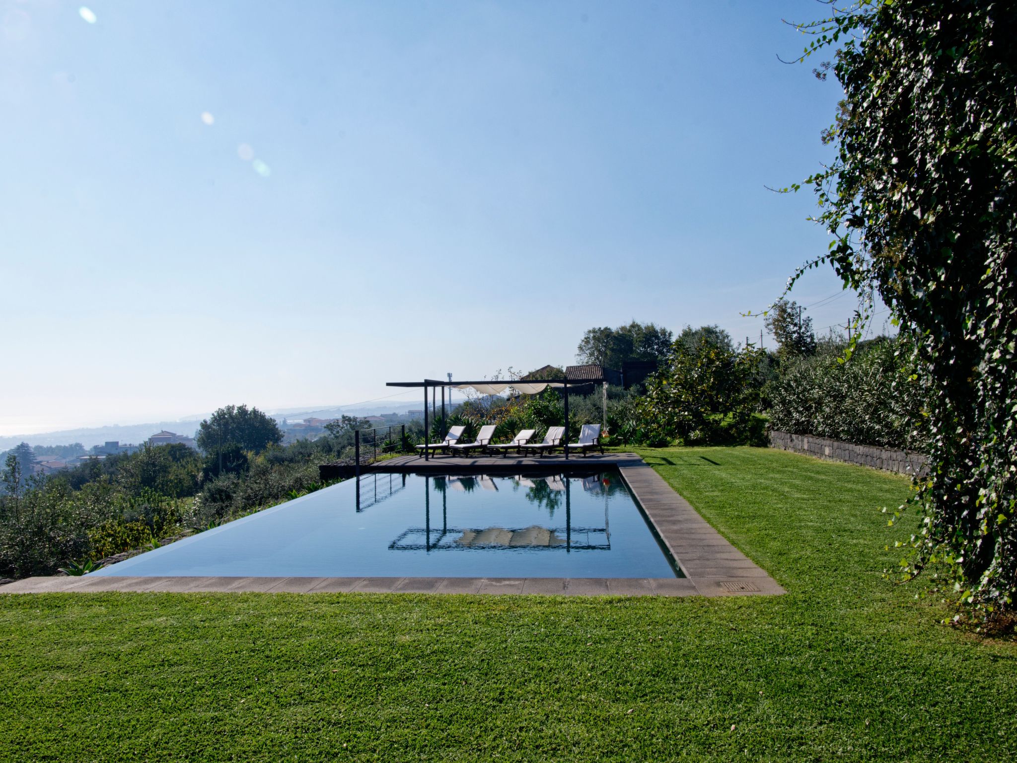 Mit Pool Infinity-Binnen