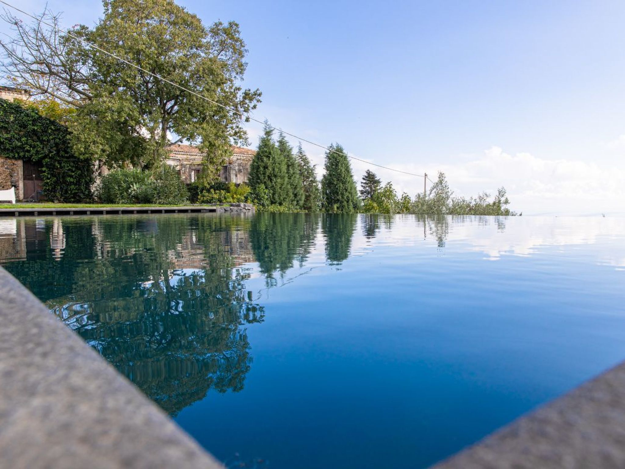 Mit Pool Infinity-Binnen