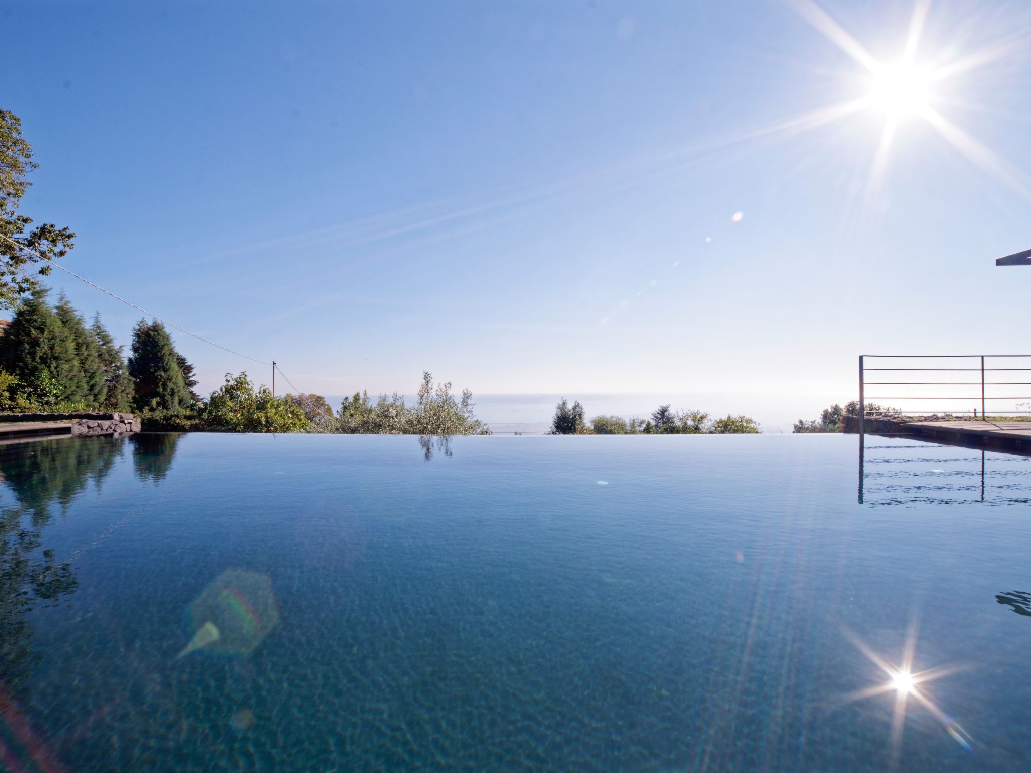 Mit Pool Infinity-Binnen