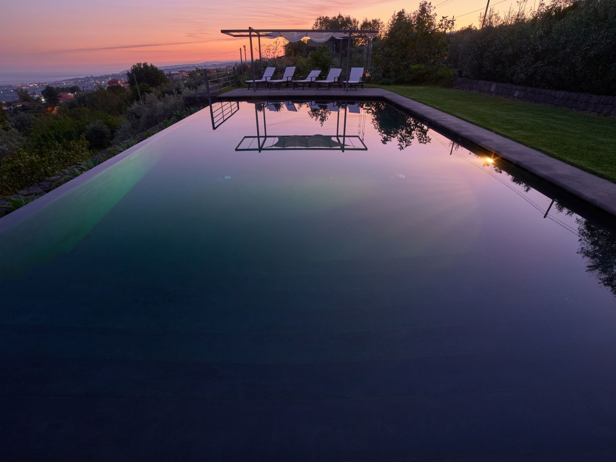 Mit Pool Infinity-Binnen