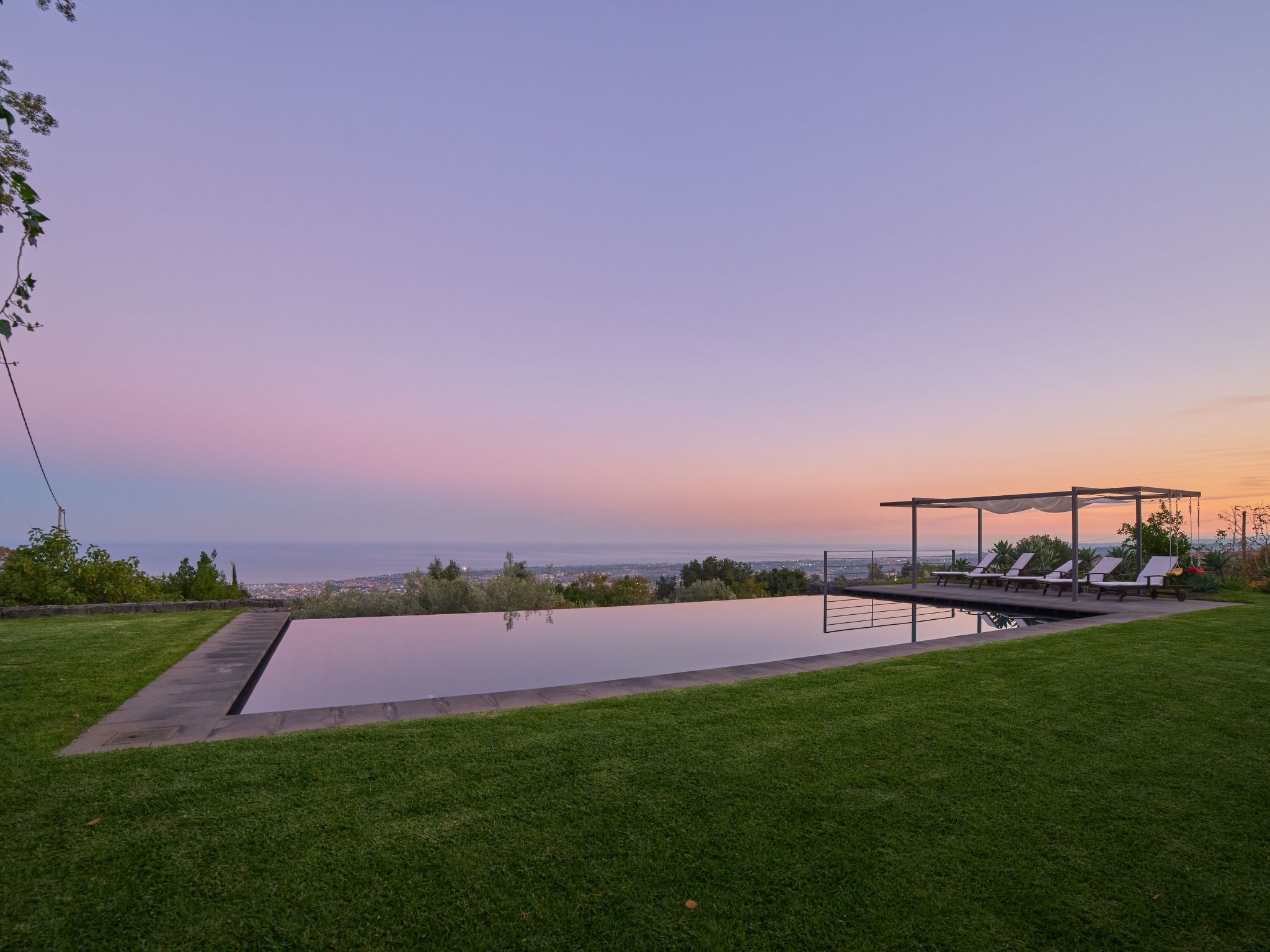 Mit Pool Infinity-Binnen