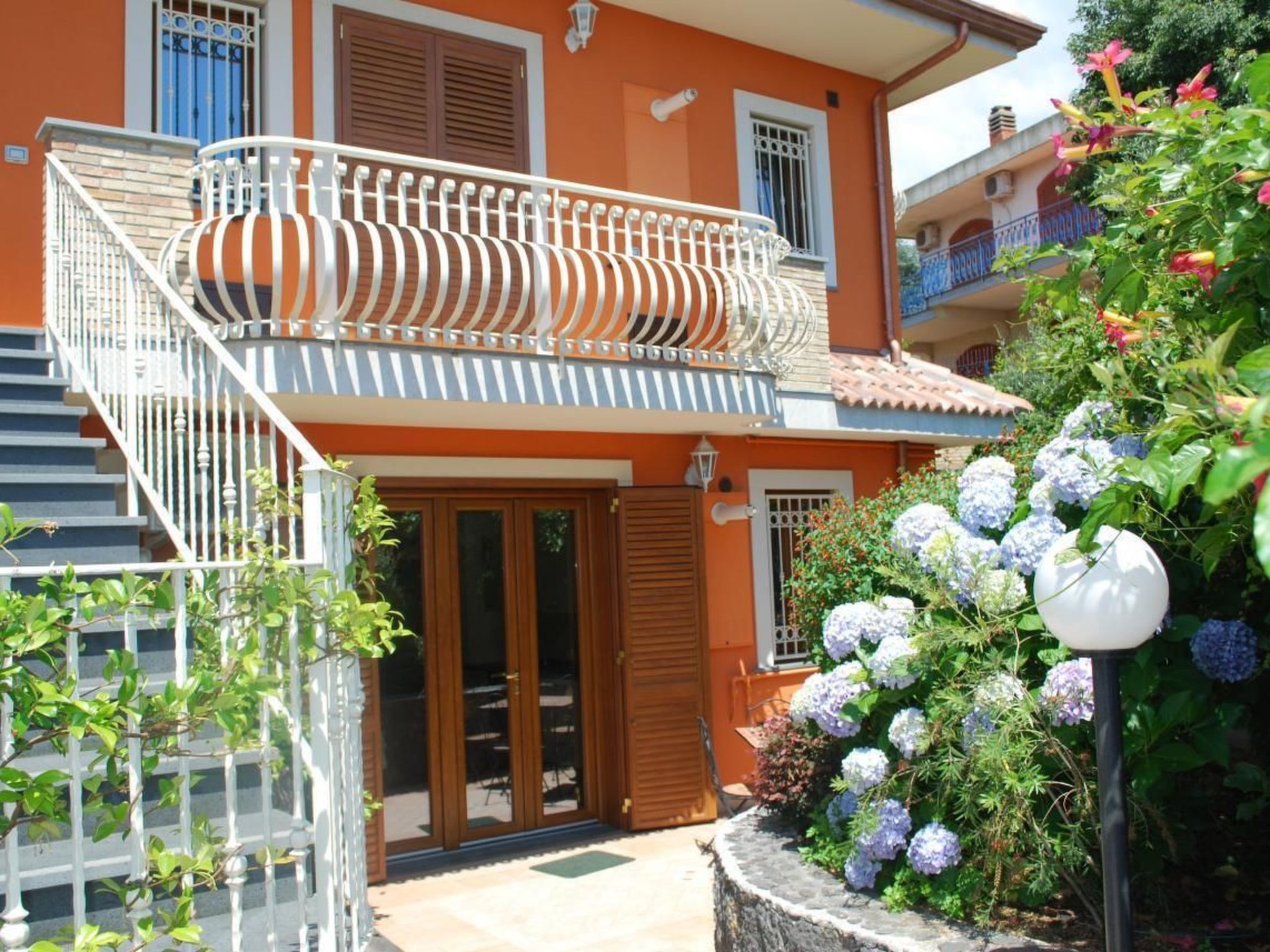 'Etna Royal View-Inside