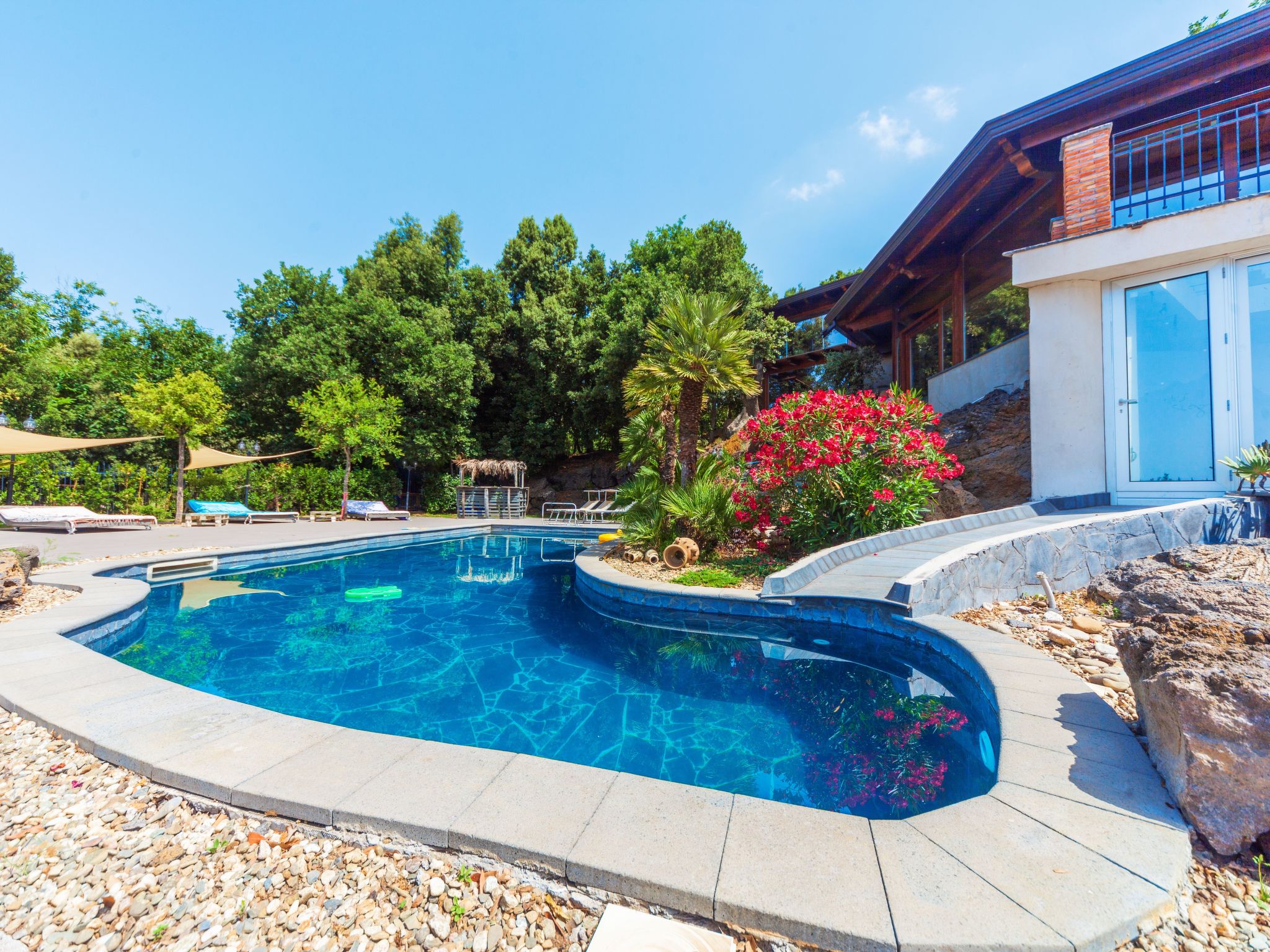 Ferienvilla mit privatem Pool-Binnen