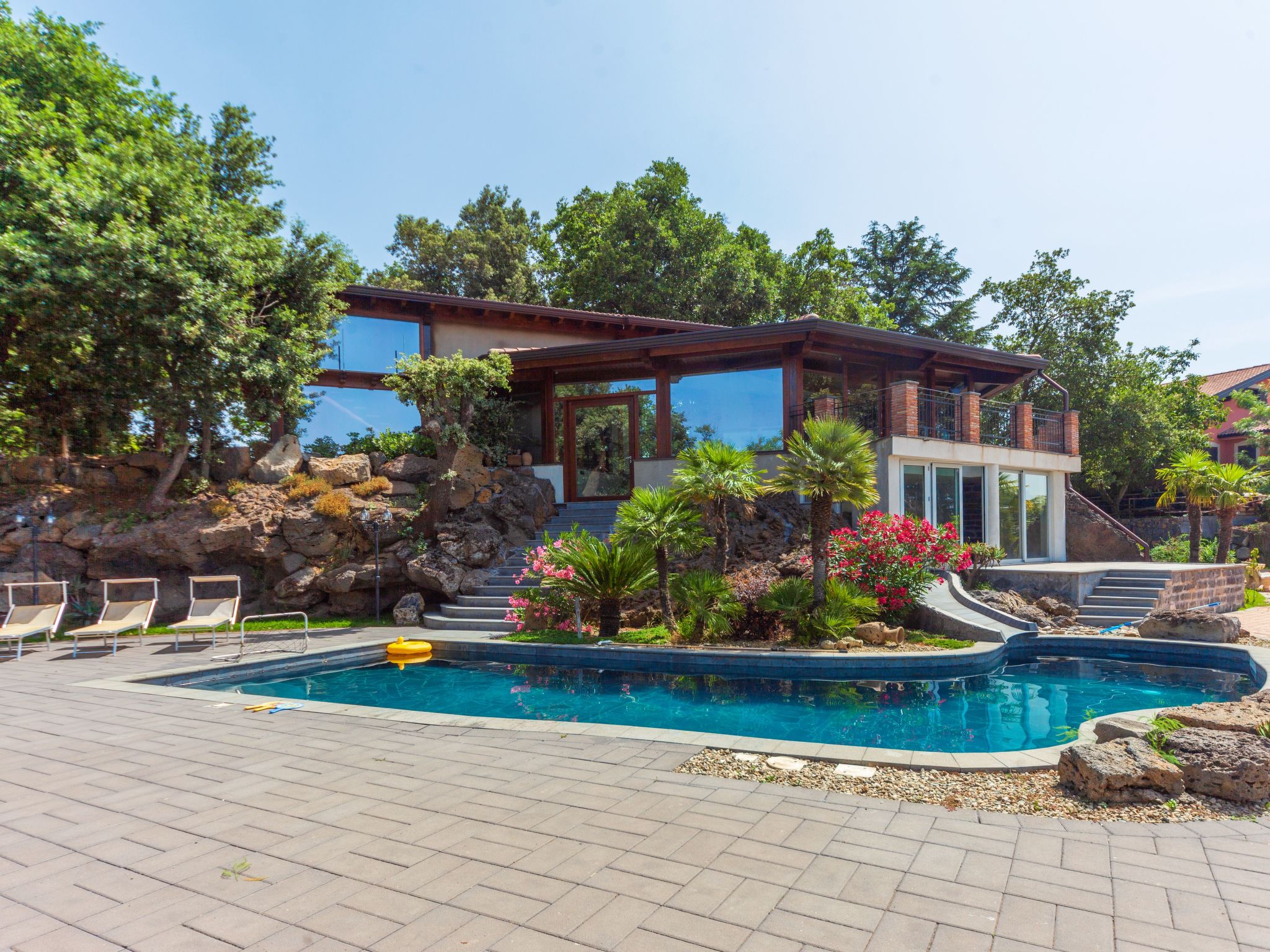 Ferienvilla mit privatem Pool-Binnen