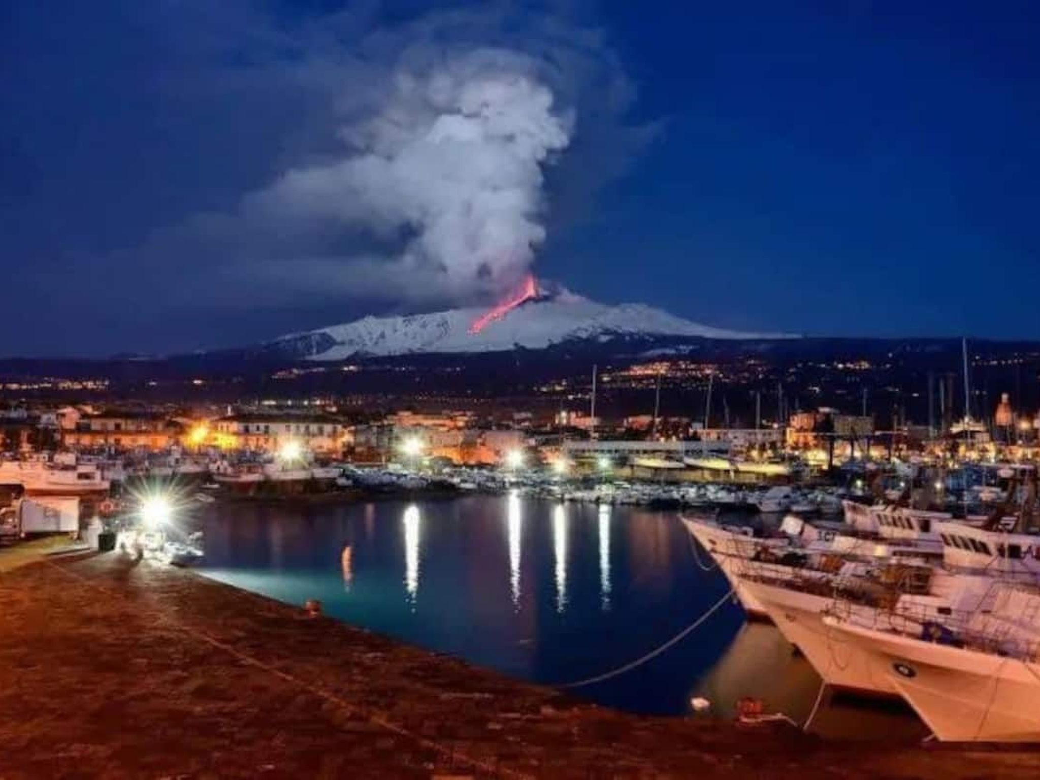 Euthalia zwischen Ätna und Taormina mit Pool und Jacuzzi - Buiten