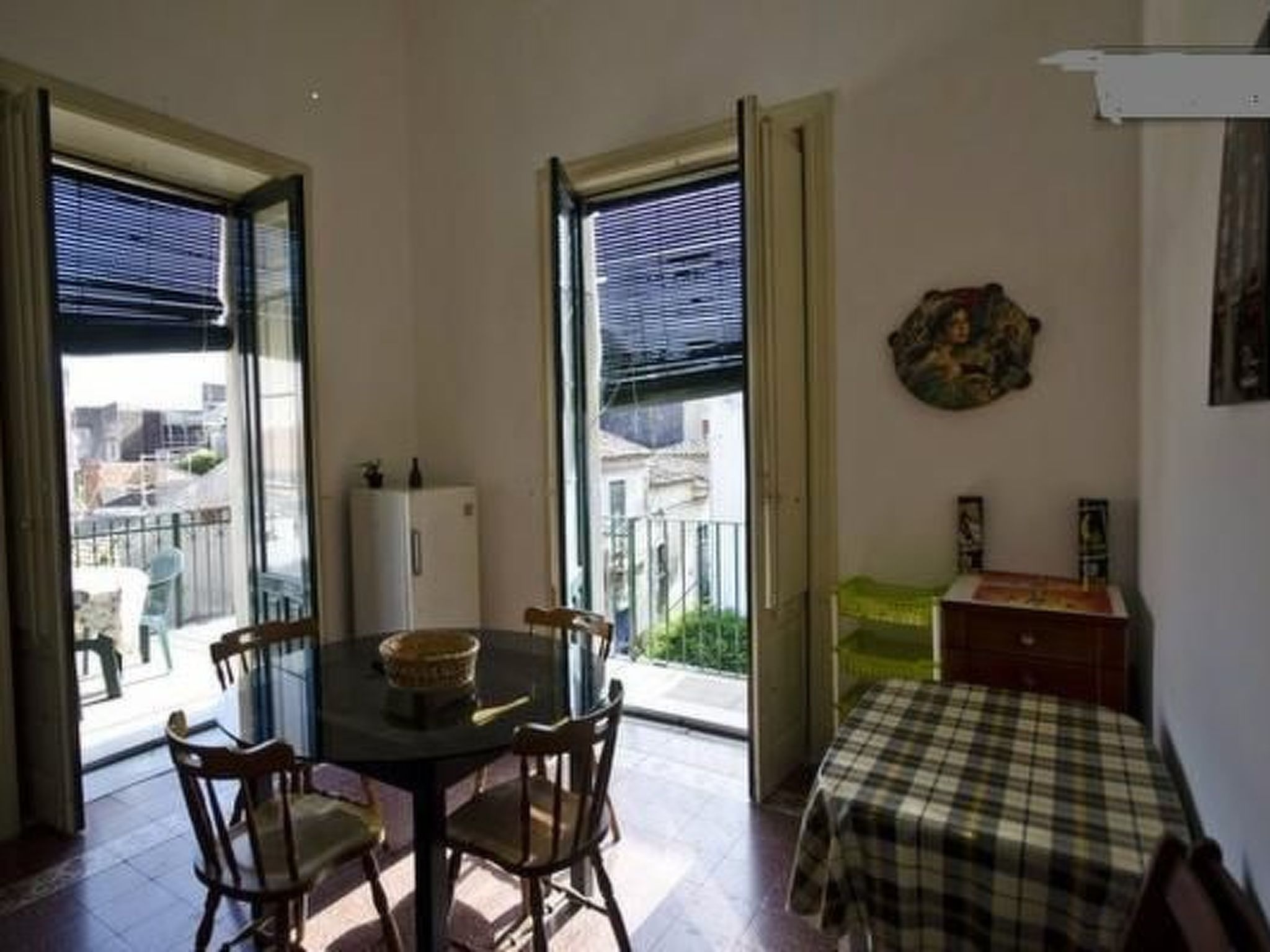 Haus in Sizilien mit Terrasse und Blick auf das Meer und mit Blick auf den Vulk