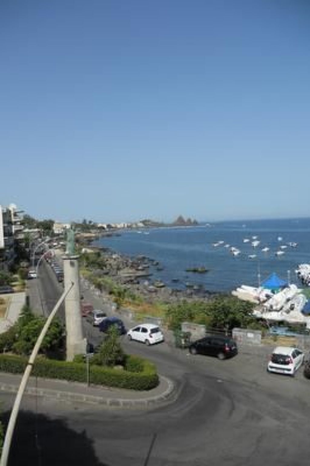 Haus in Sizilien mit Terrasse und Blick auf das Meer und mit Blick auf den Vulk - Outside