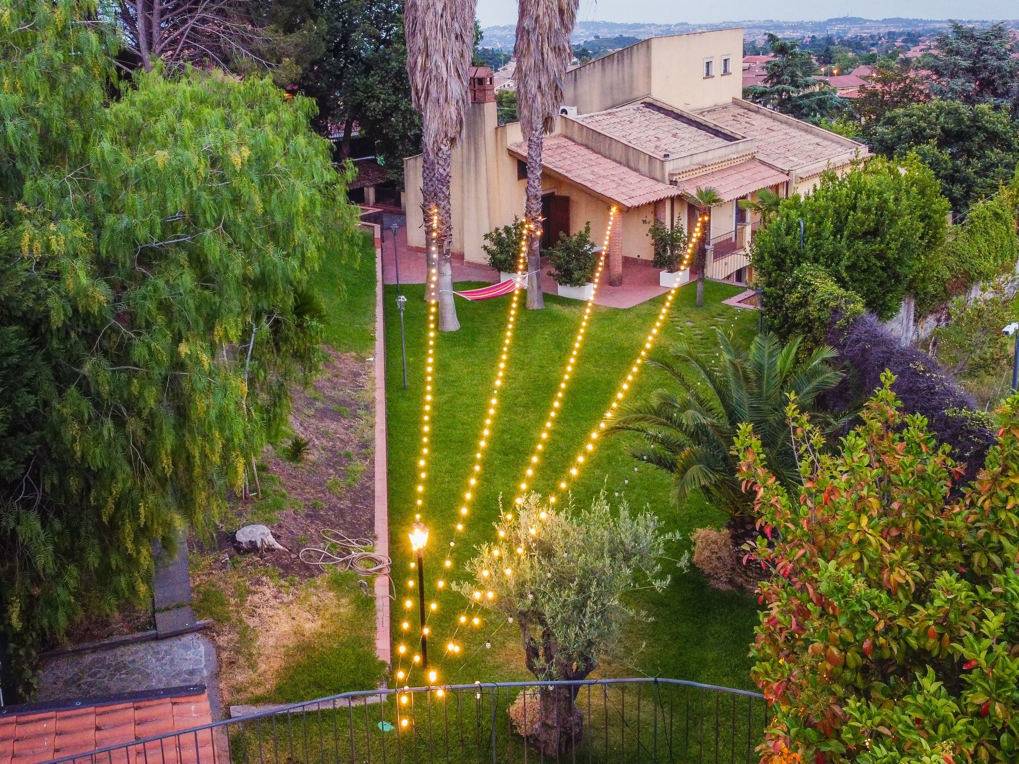 Für 11 Personen in Pedara, Sizilien (Ostküste von Sizilien)-Image-tags.info