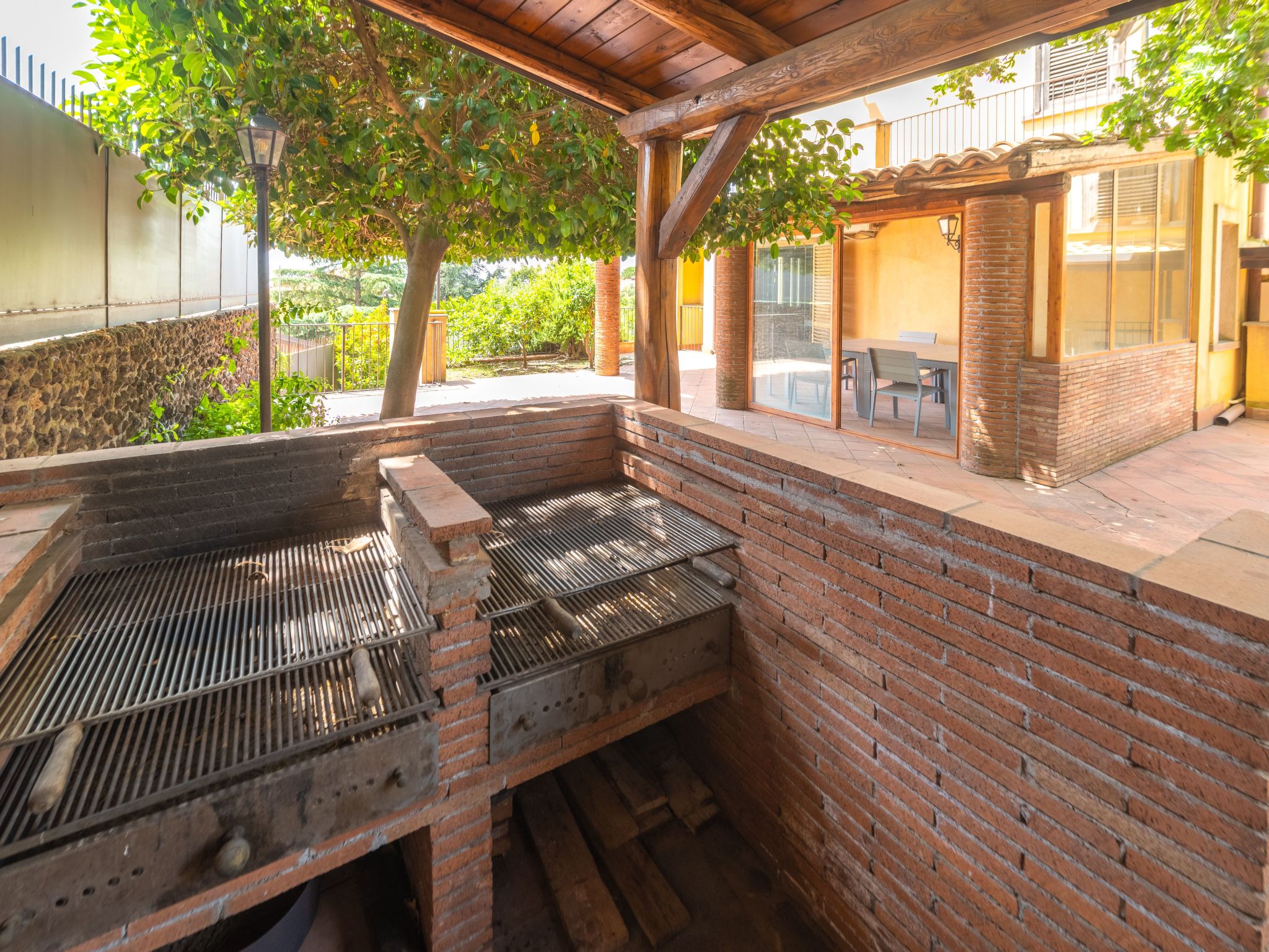 Für 11 Personen in Pedara, Sizilien (Ostküste von Sizilien)-Buiten