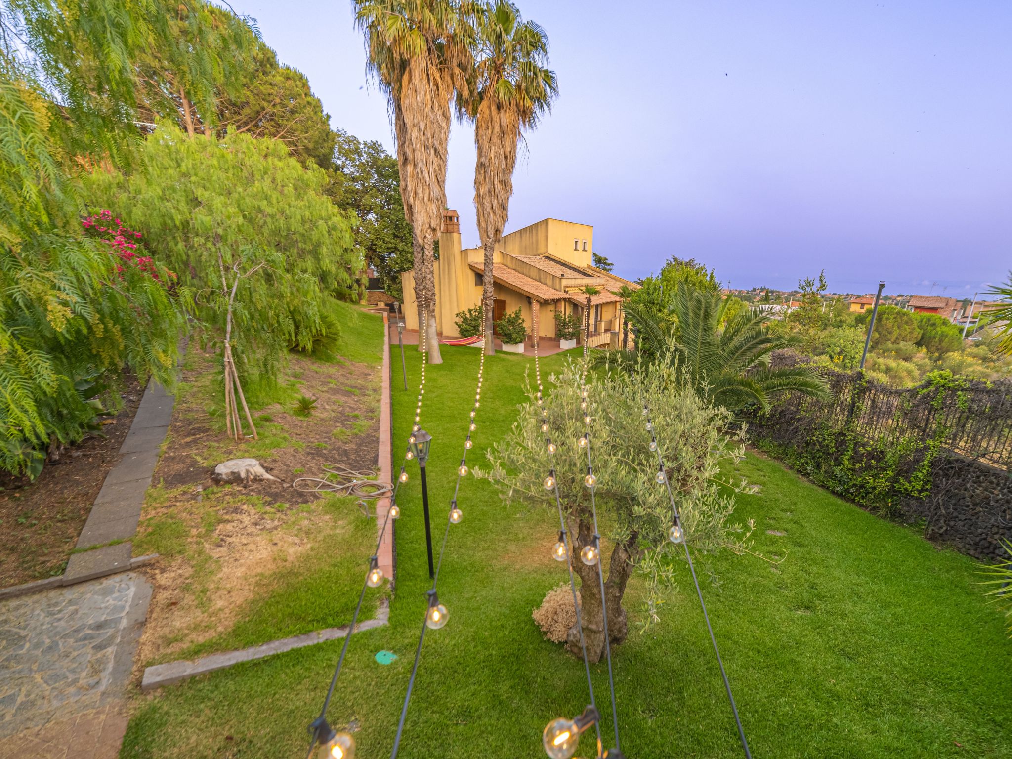 Für 11 Personen in Pedara, Sizilien (Ostküste von Sizilien)-Buiten