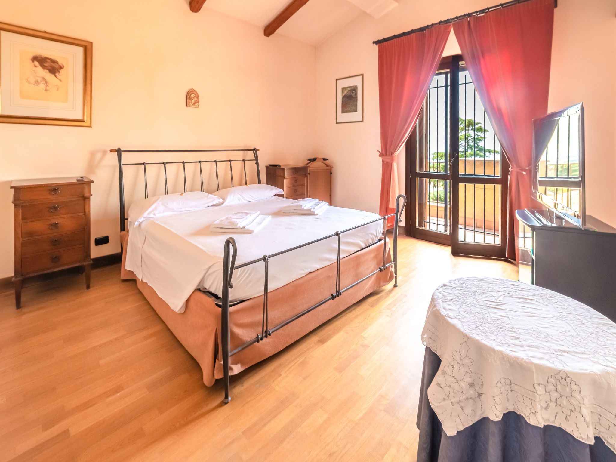 Für 11 Personen in Pedara, Sizilien (Ostküste von Sizilien)-Binnen