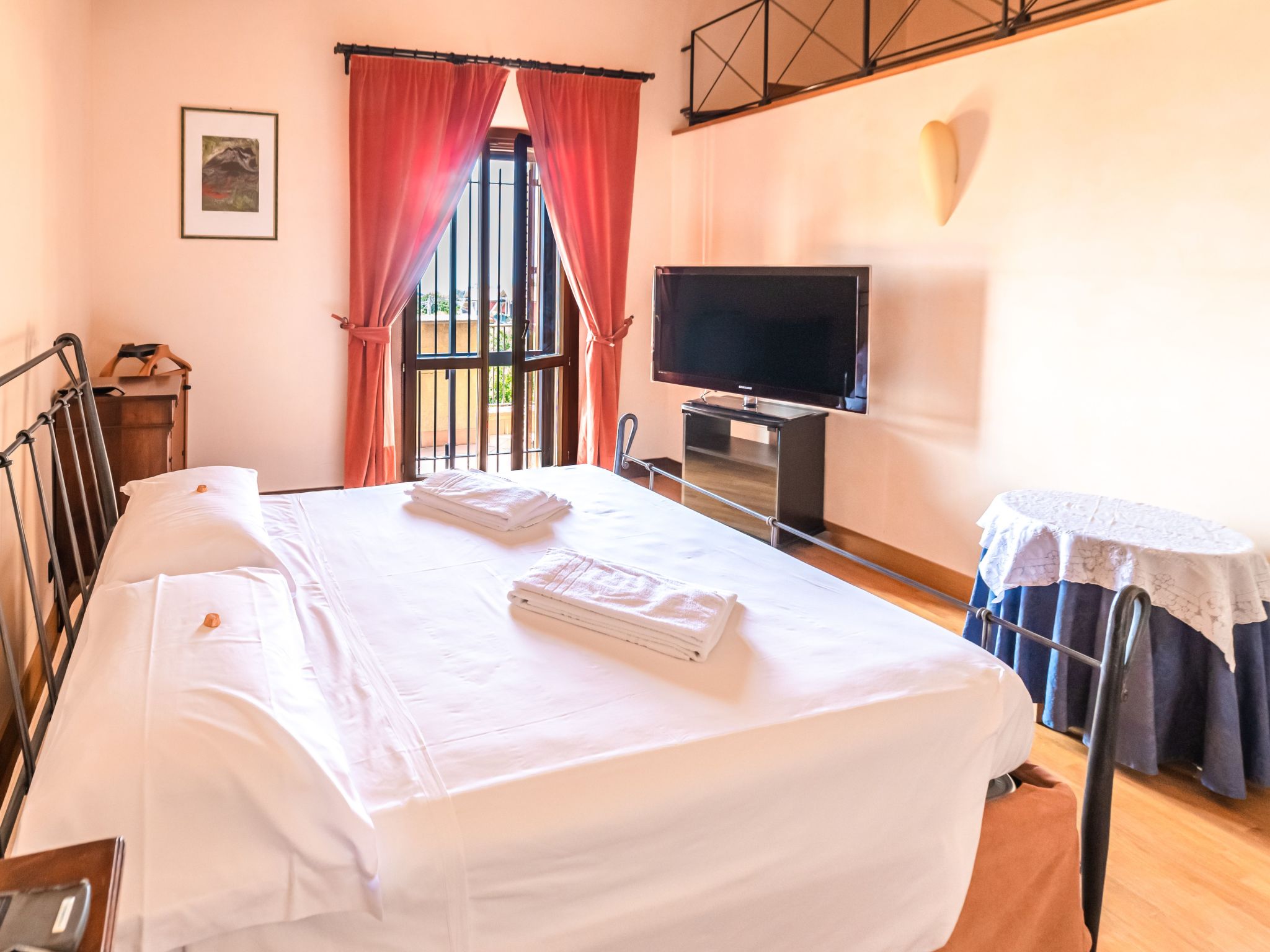 Für 11 Personen in Pedara, Sizilien (Ostküste von Sizilien)-Image-tags.info